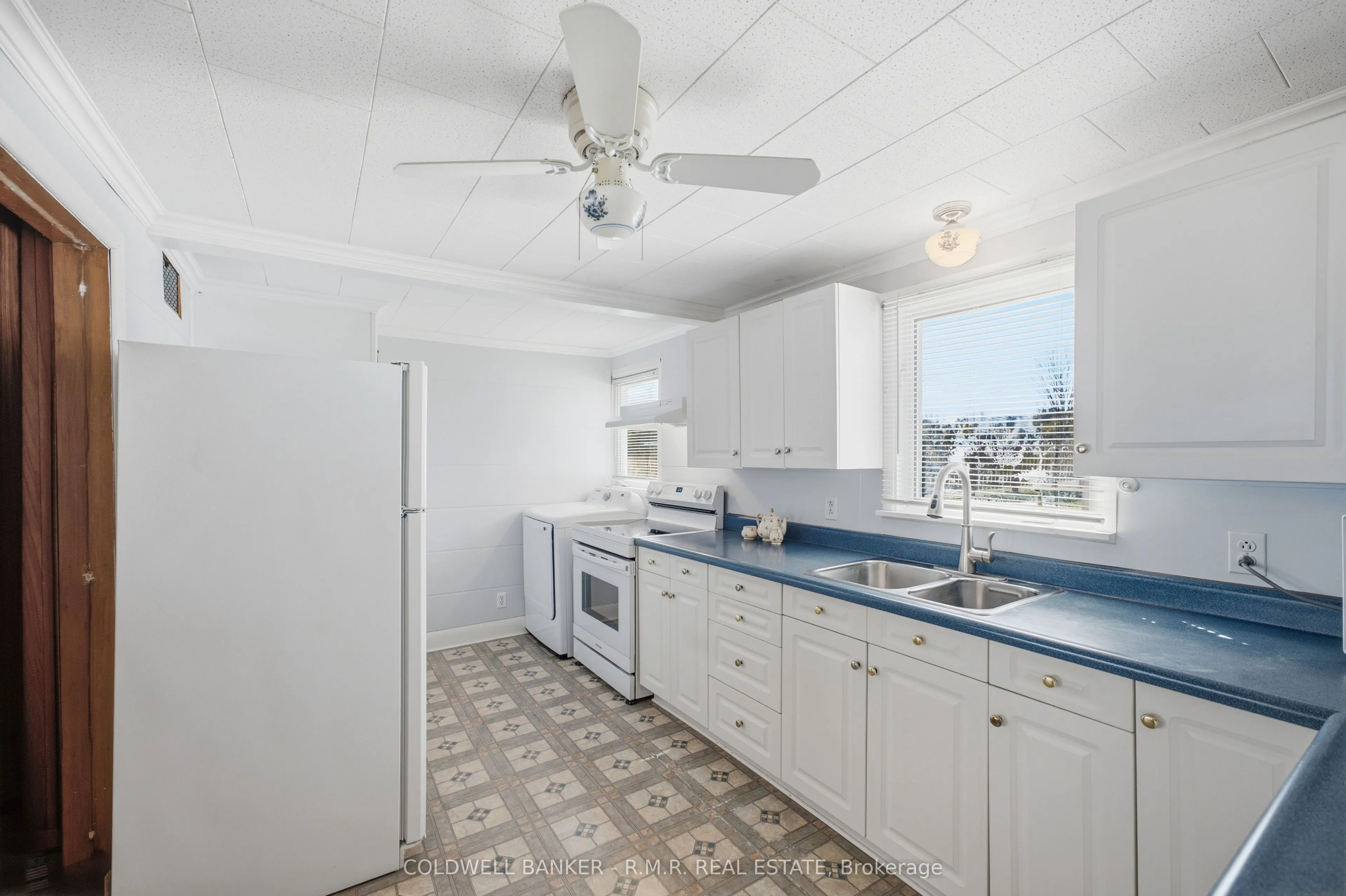 87 Edgewood Crescent