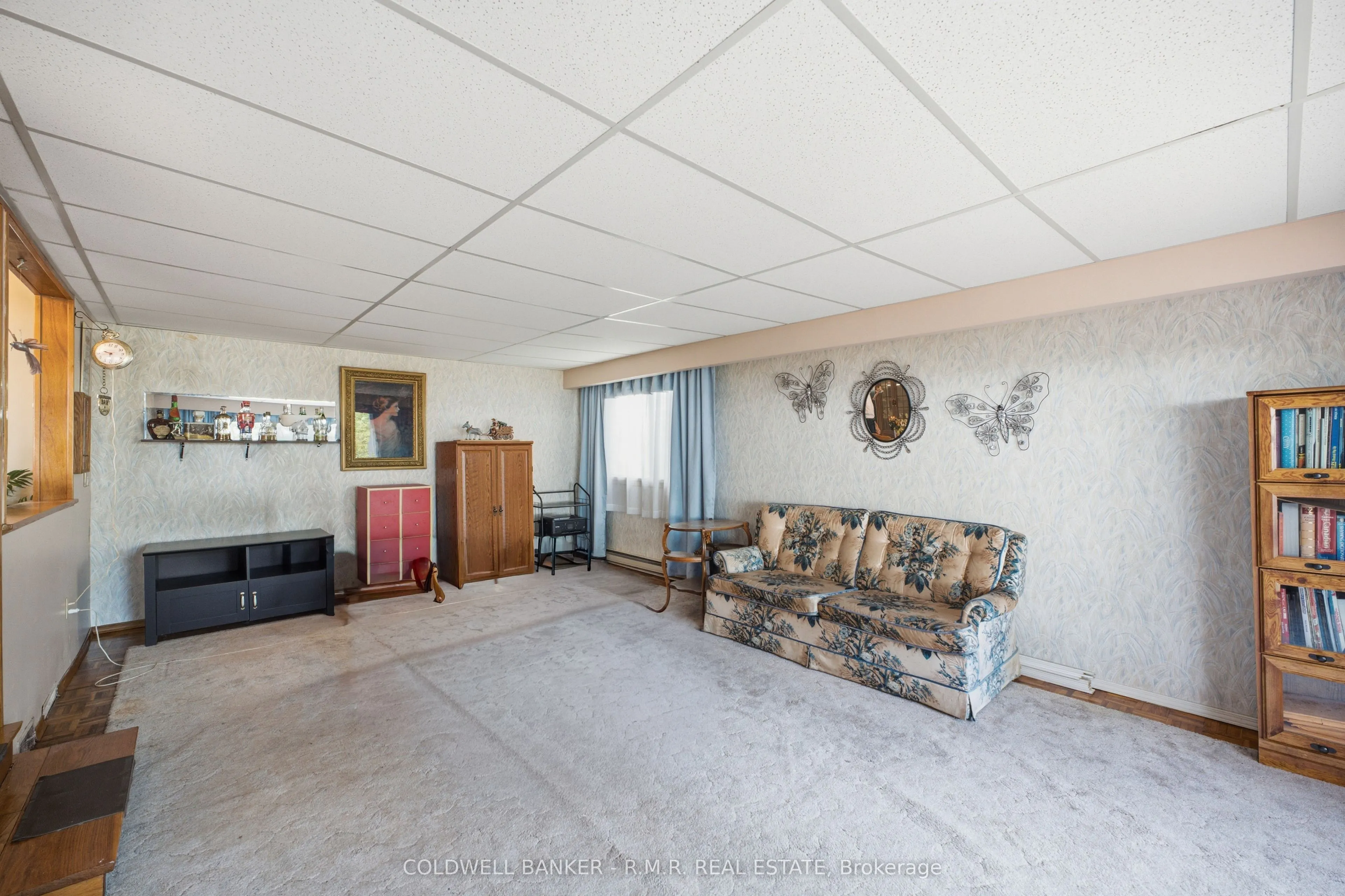 87 Edgewood Crescent