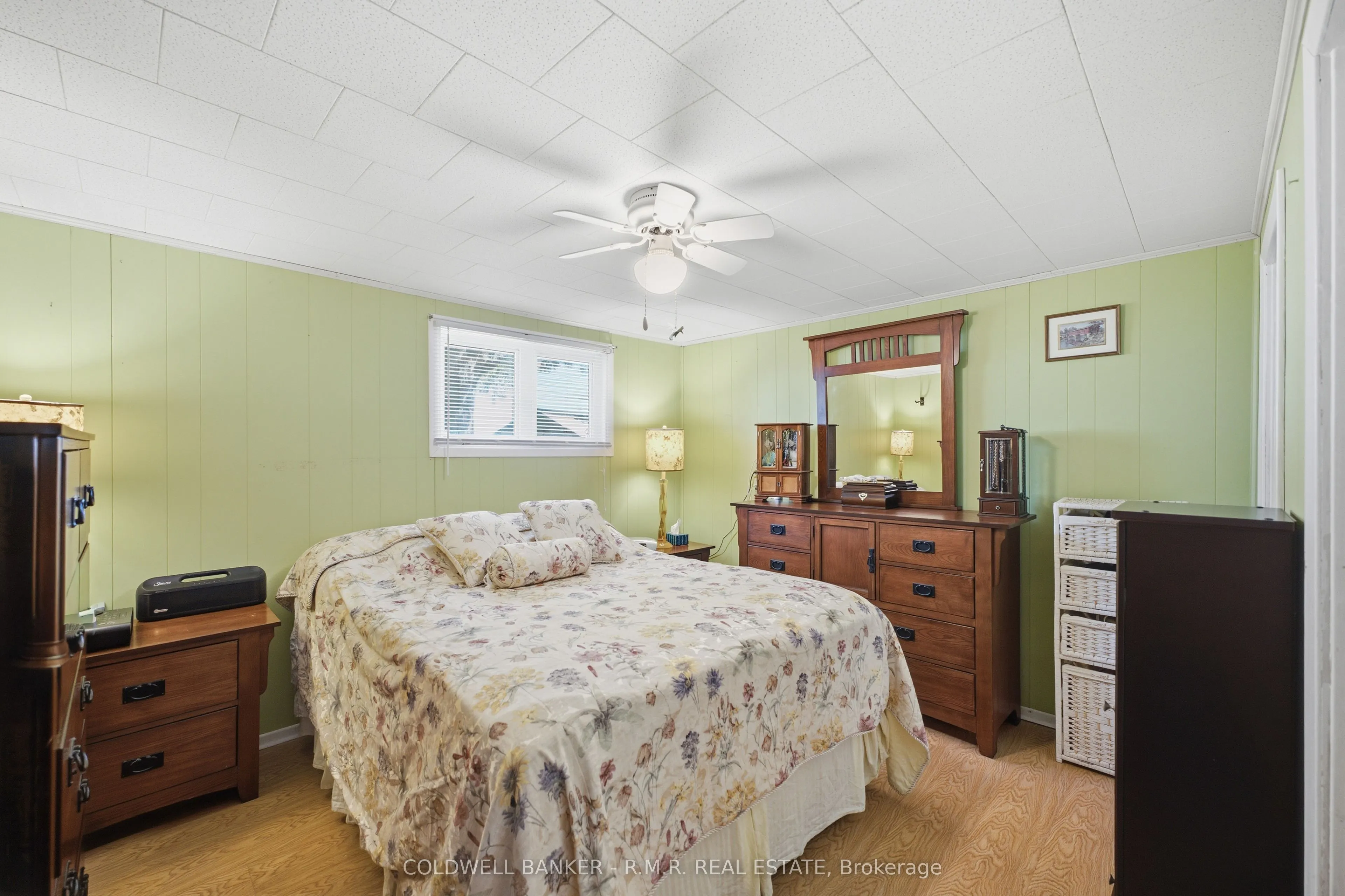 87 Edgewood Crescent