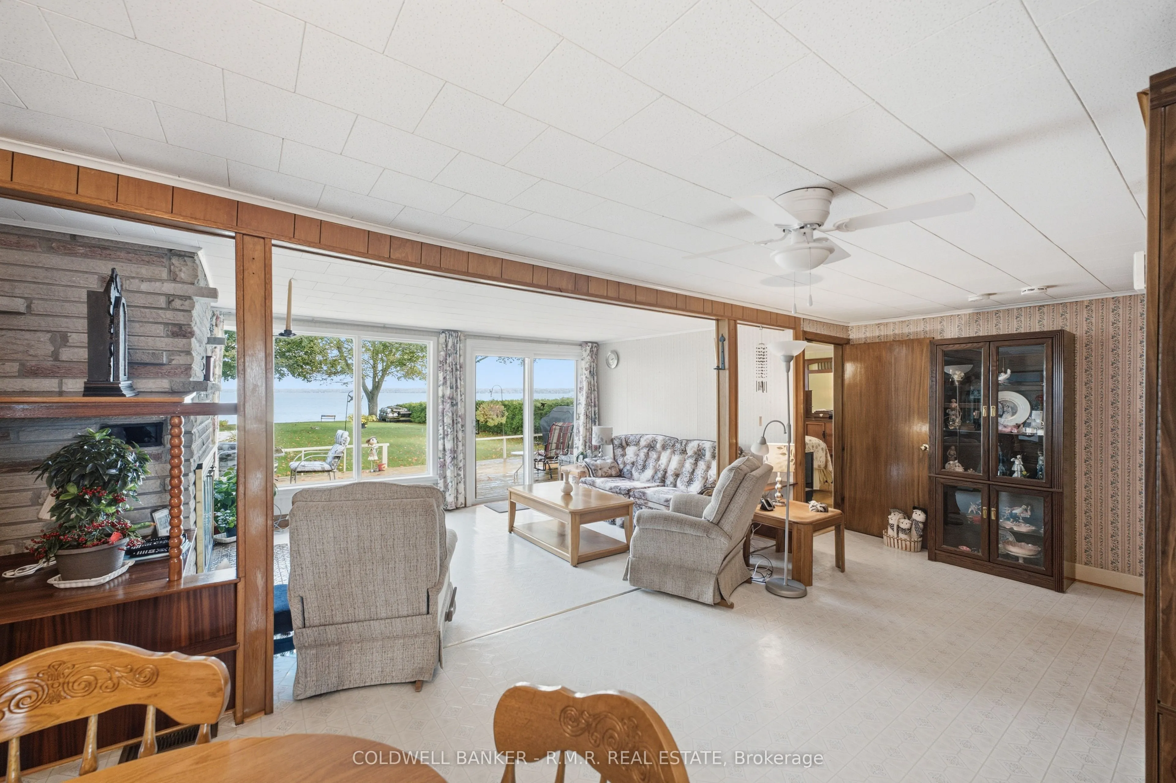 87 Edgewood Crescent