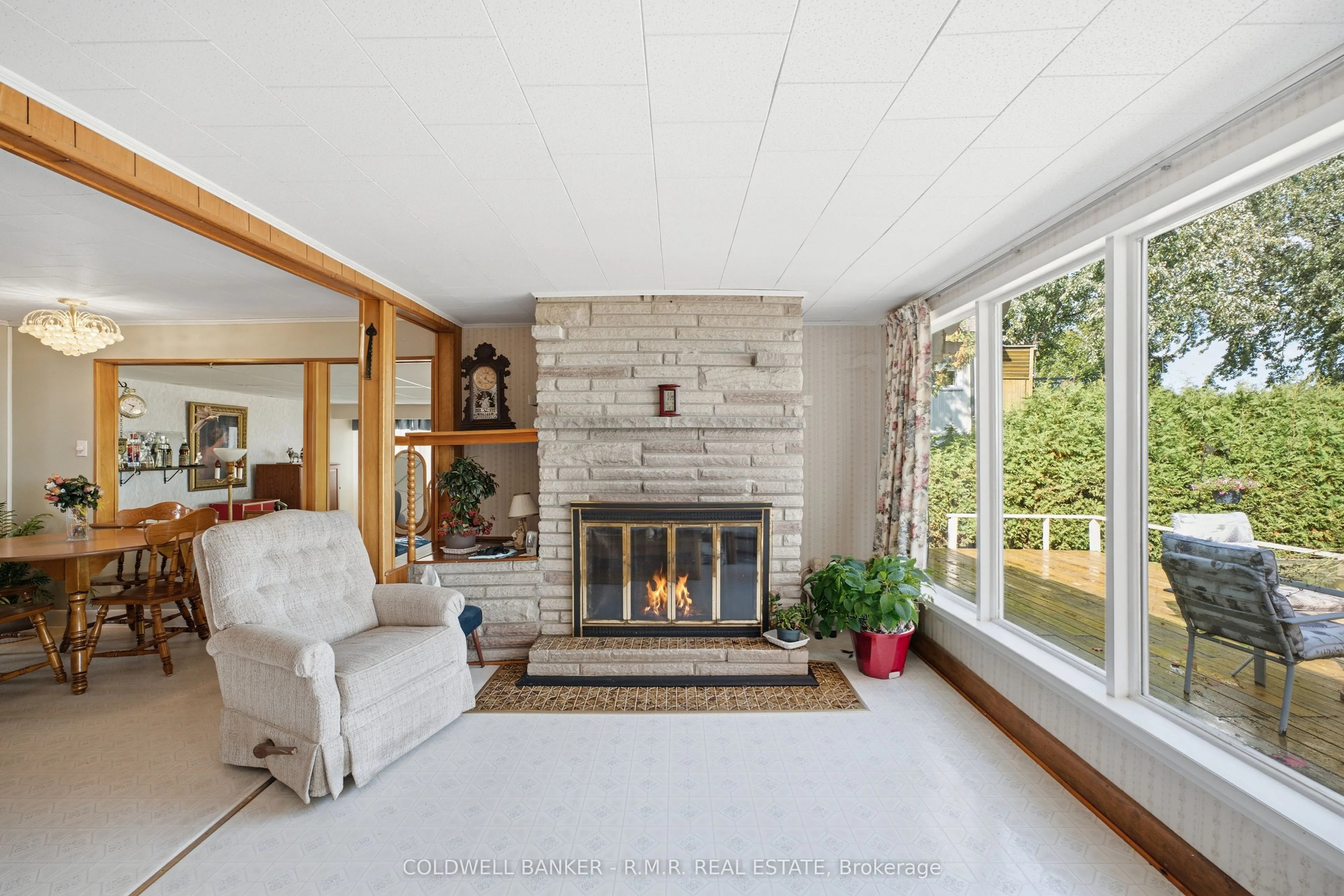 87 Edgewood Crescent