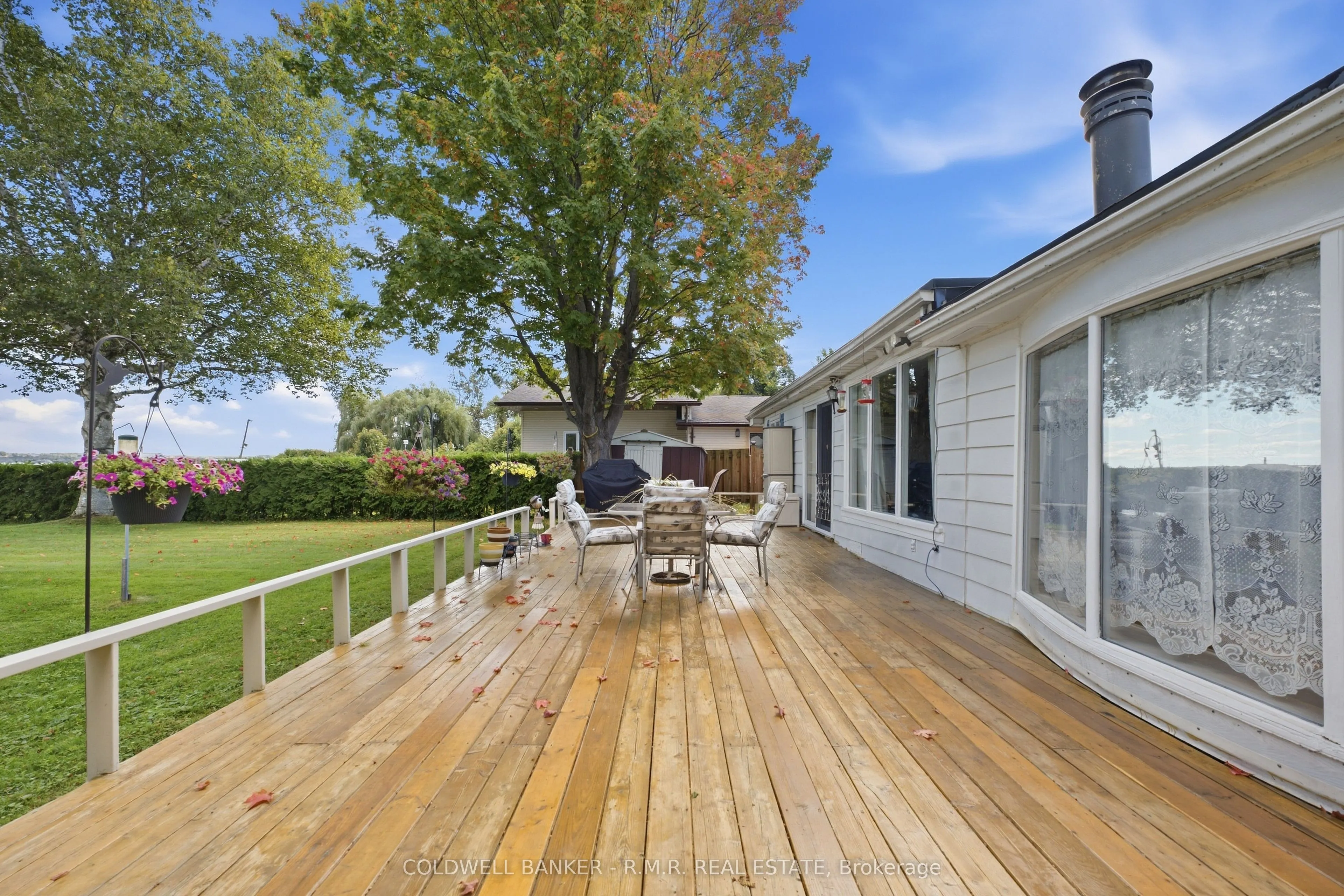 87 Edgewood Crescent