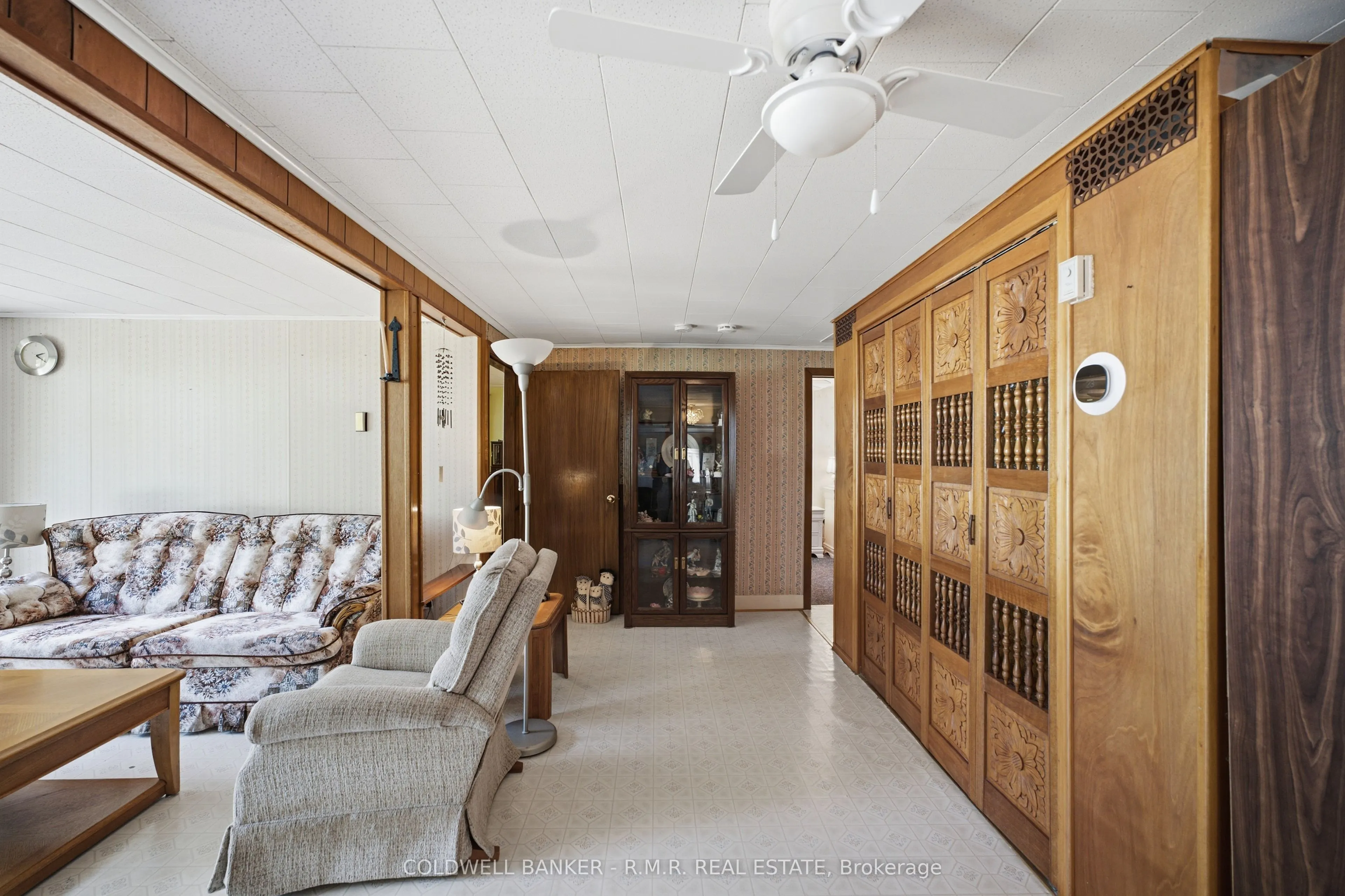 87 Edgewood Crescent