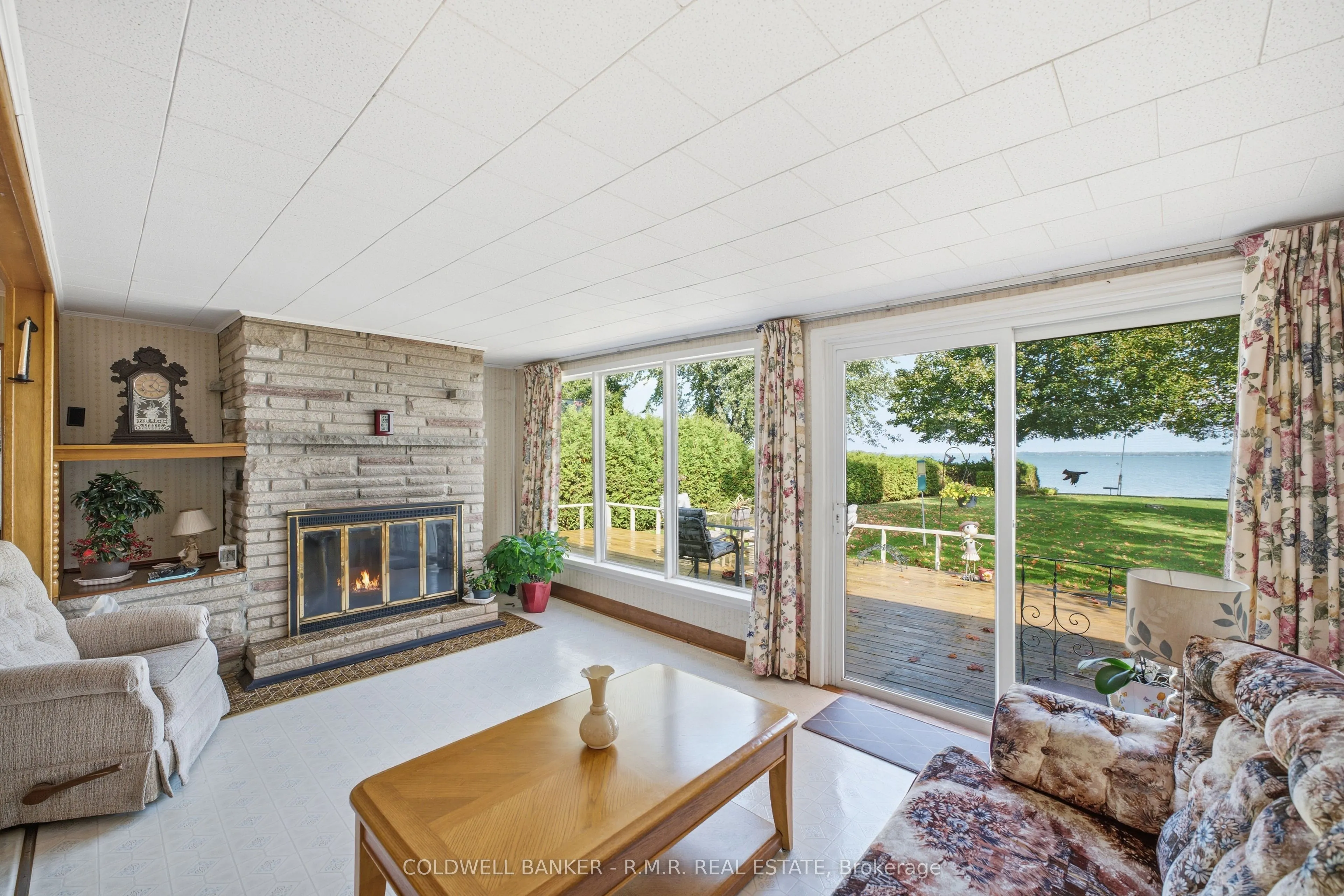 87 Edgewood Crescent