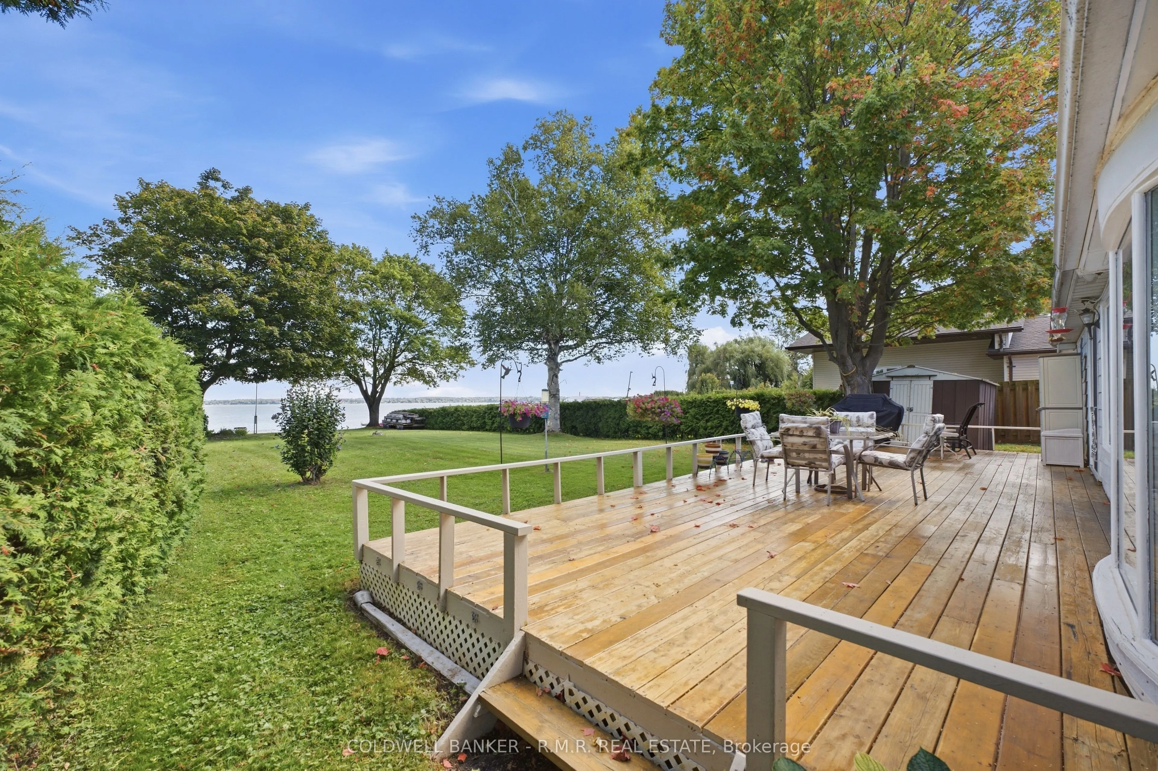 87 Edgewood Crescent