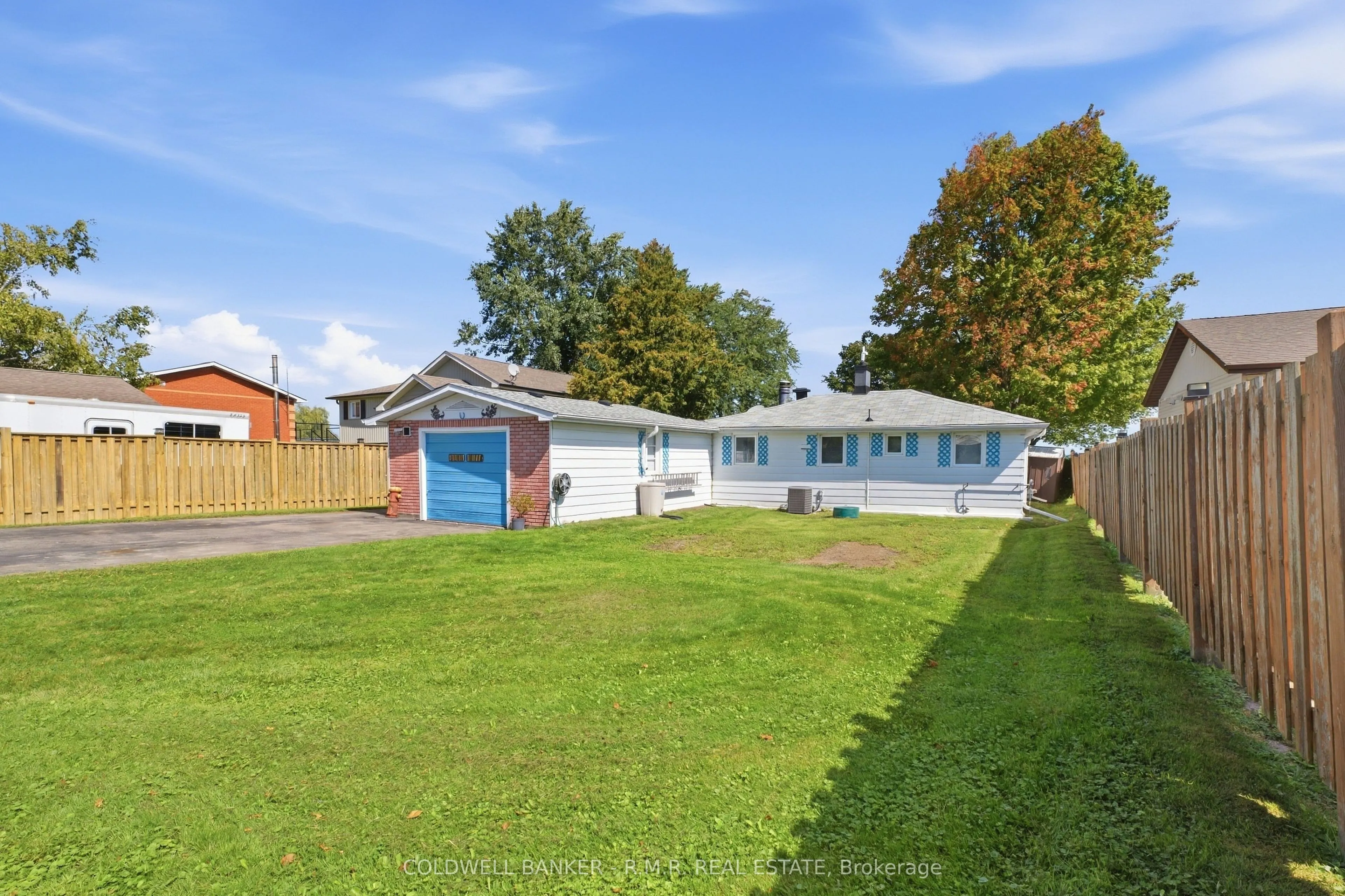 87 Edgewood Crescent