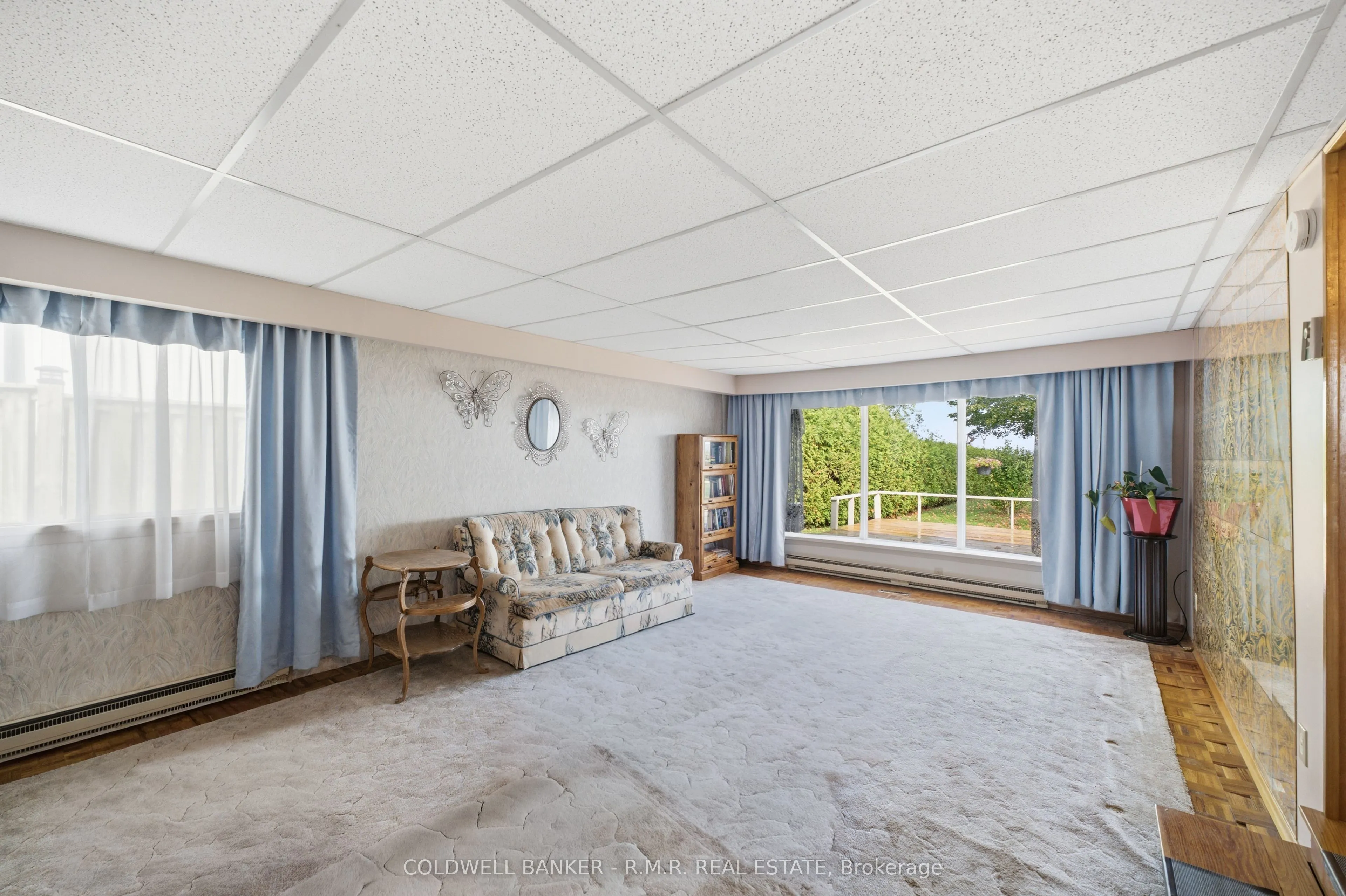 87 Edgewood Crescent
