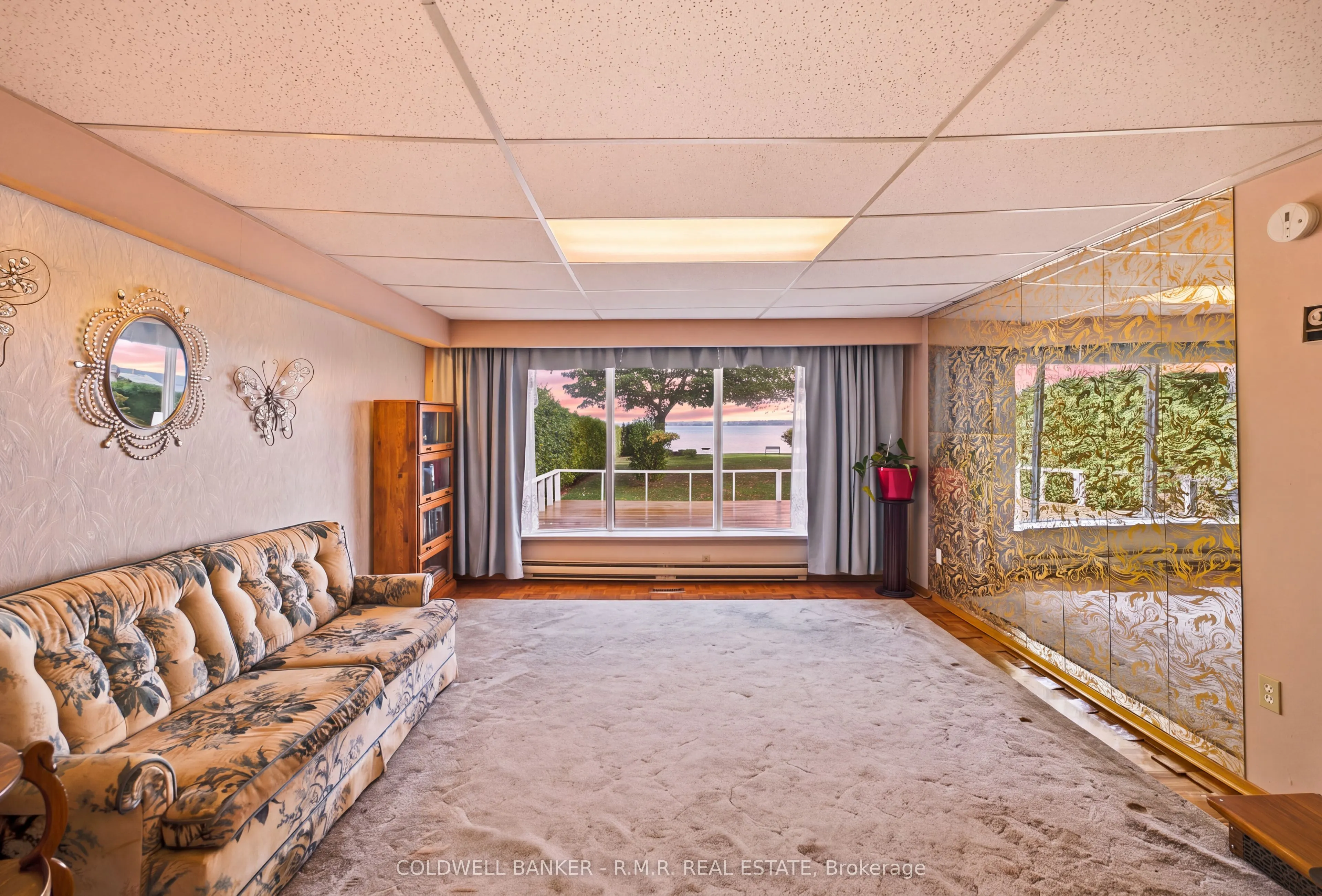 87 Edgewood Crescent