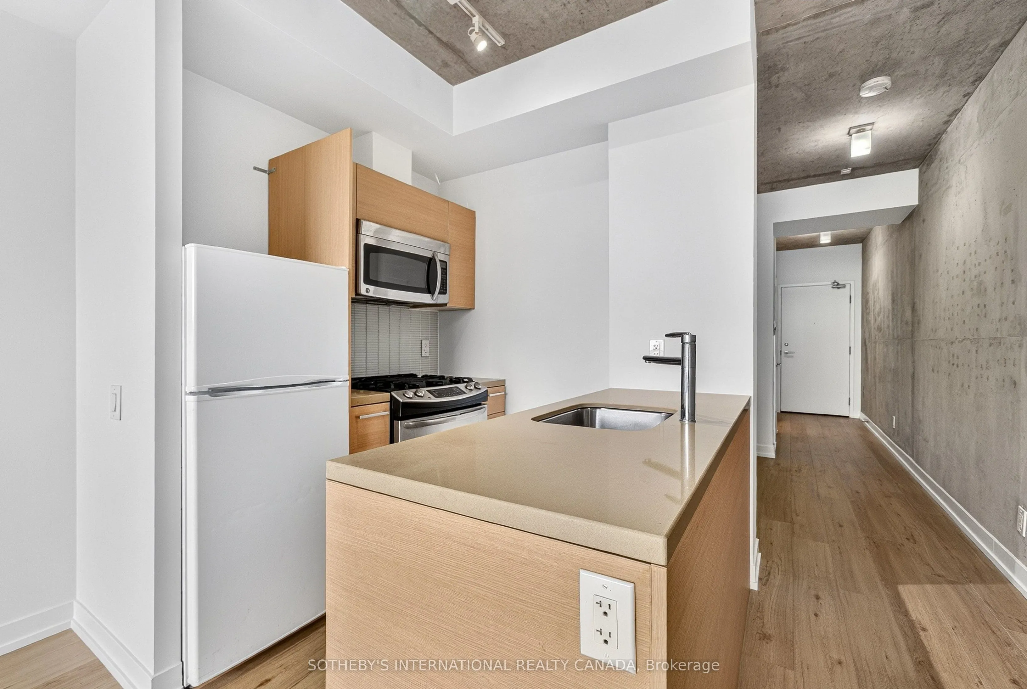 319 Carlaw Avenue #406