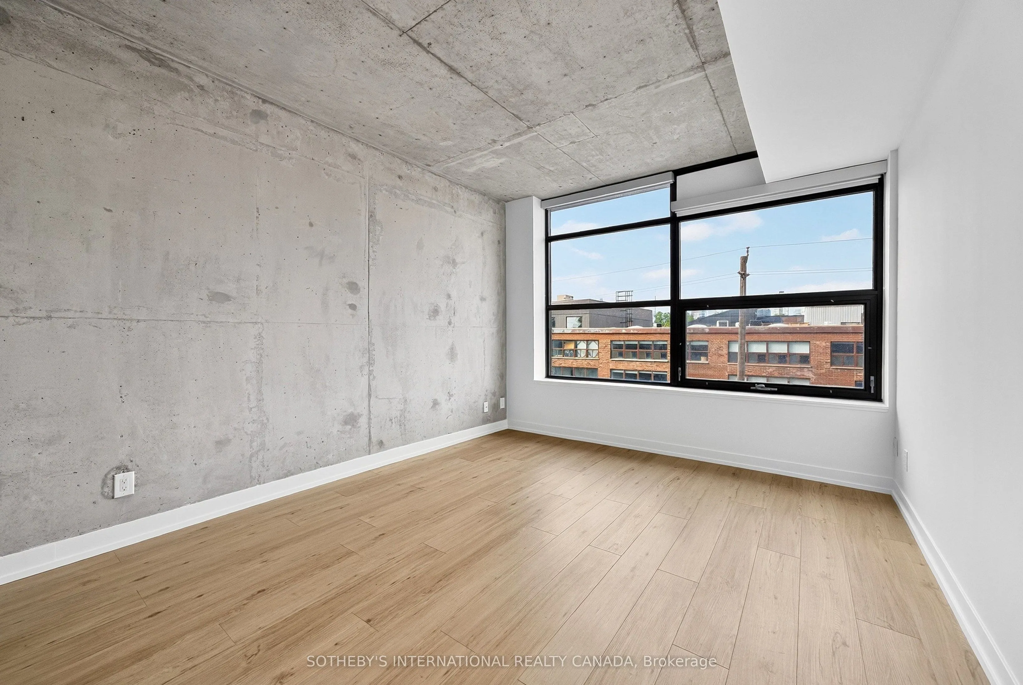 319 Carlaw Avenue #406