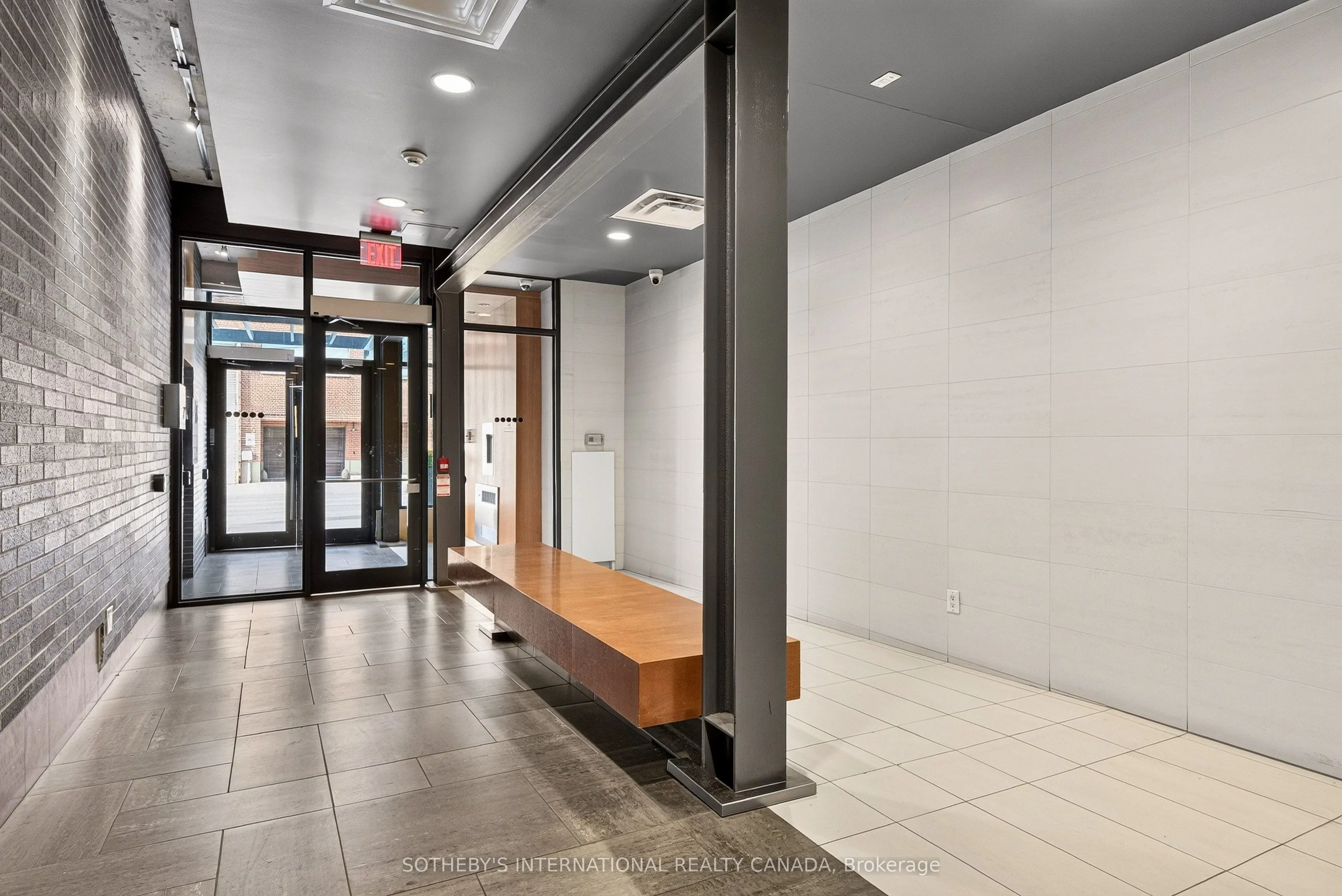 319 Carlaw Avenue #406