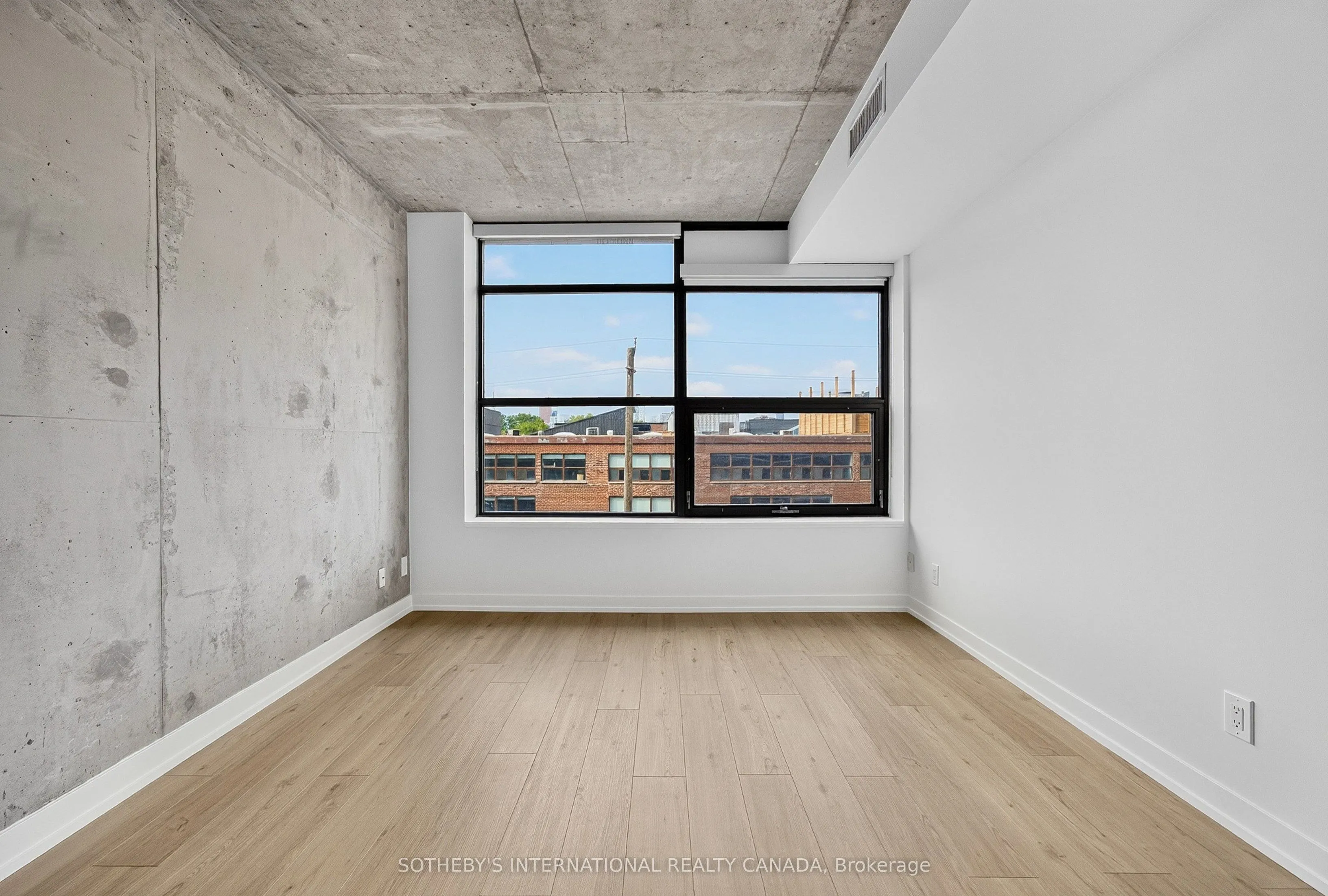 319 Carlaw Avenue #406