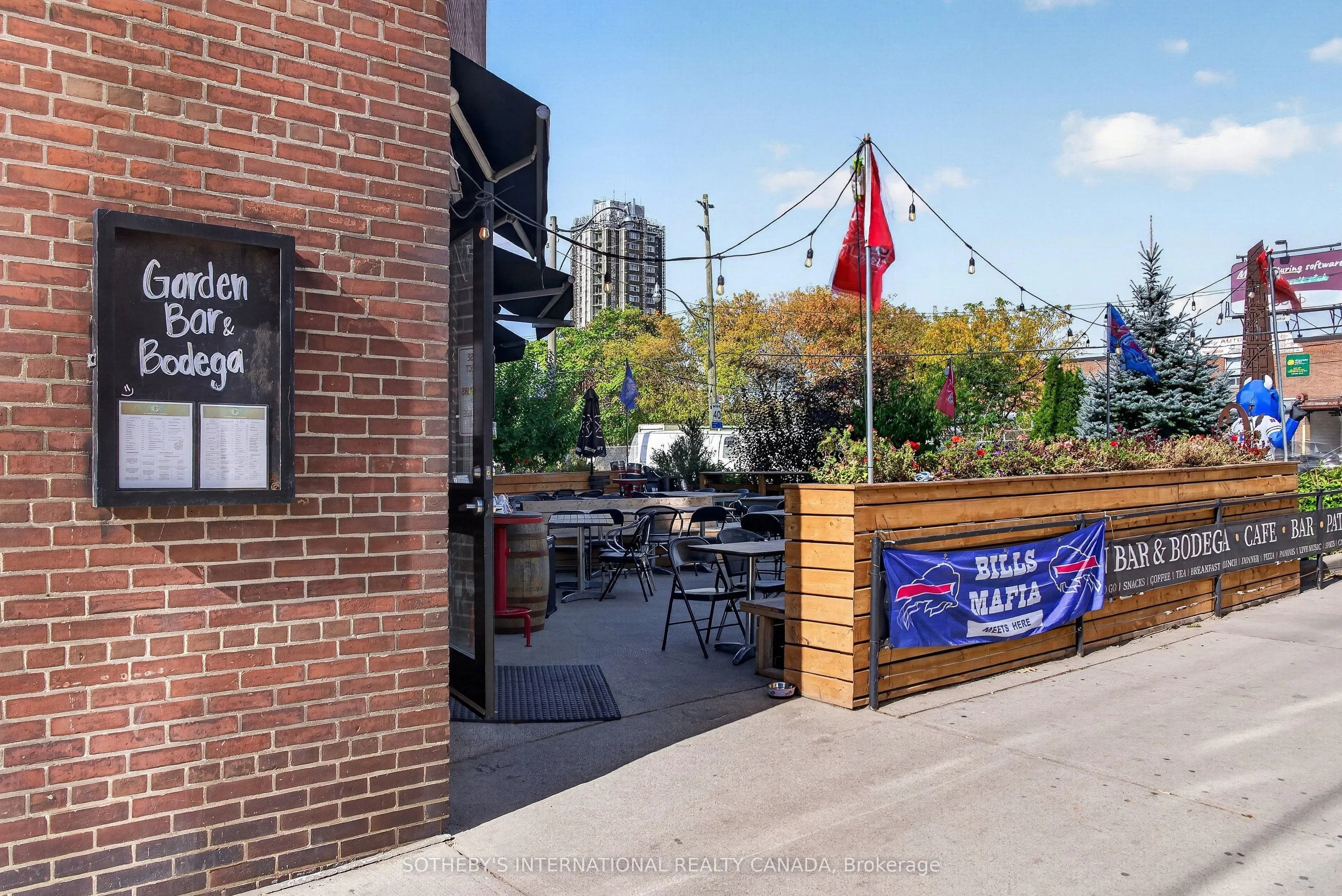 319 Carlaw Avenue #406