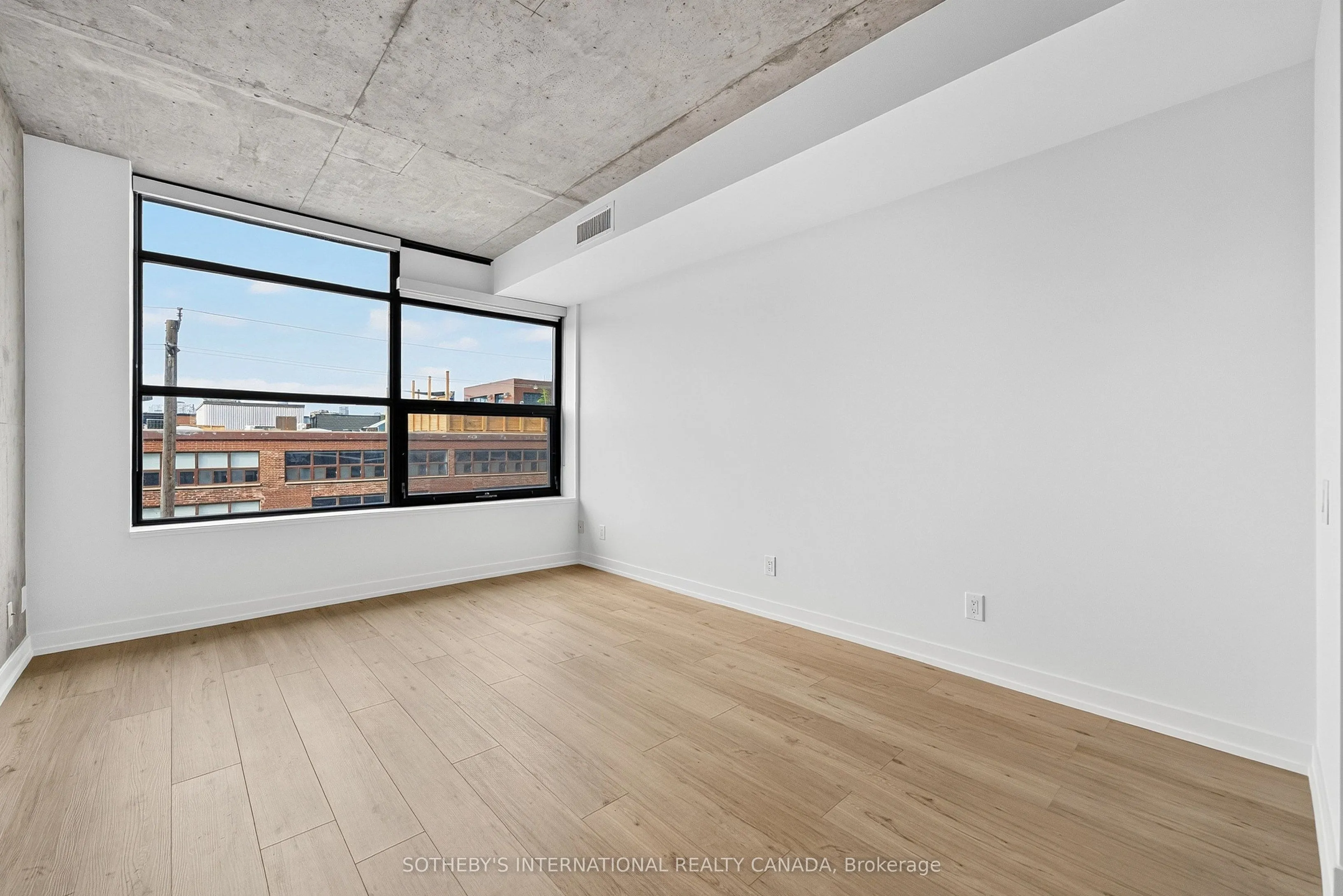 319 Carlaw Avenue #406