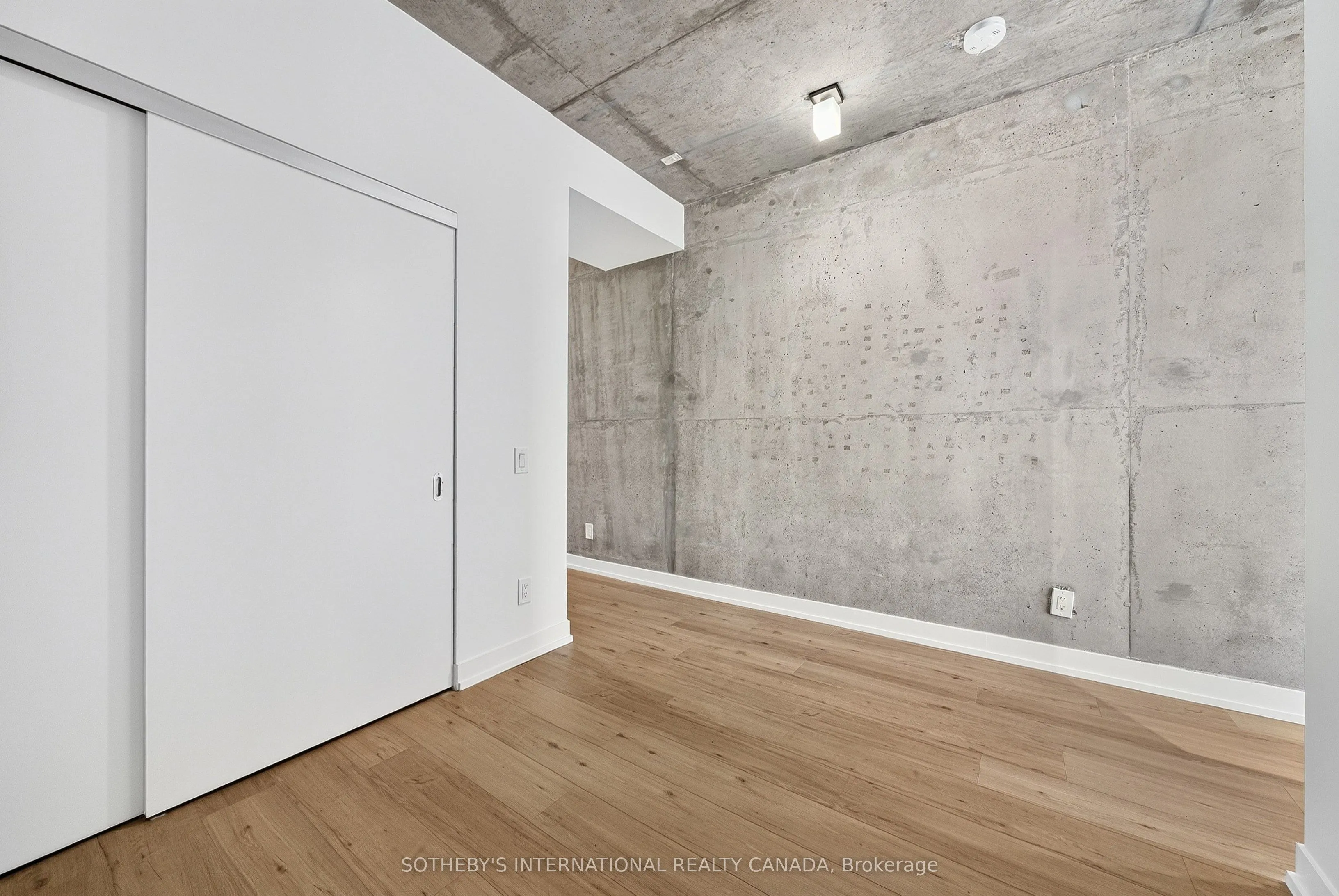 319 Carlaw Avenue #406