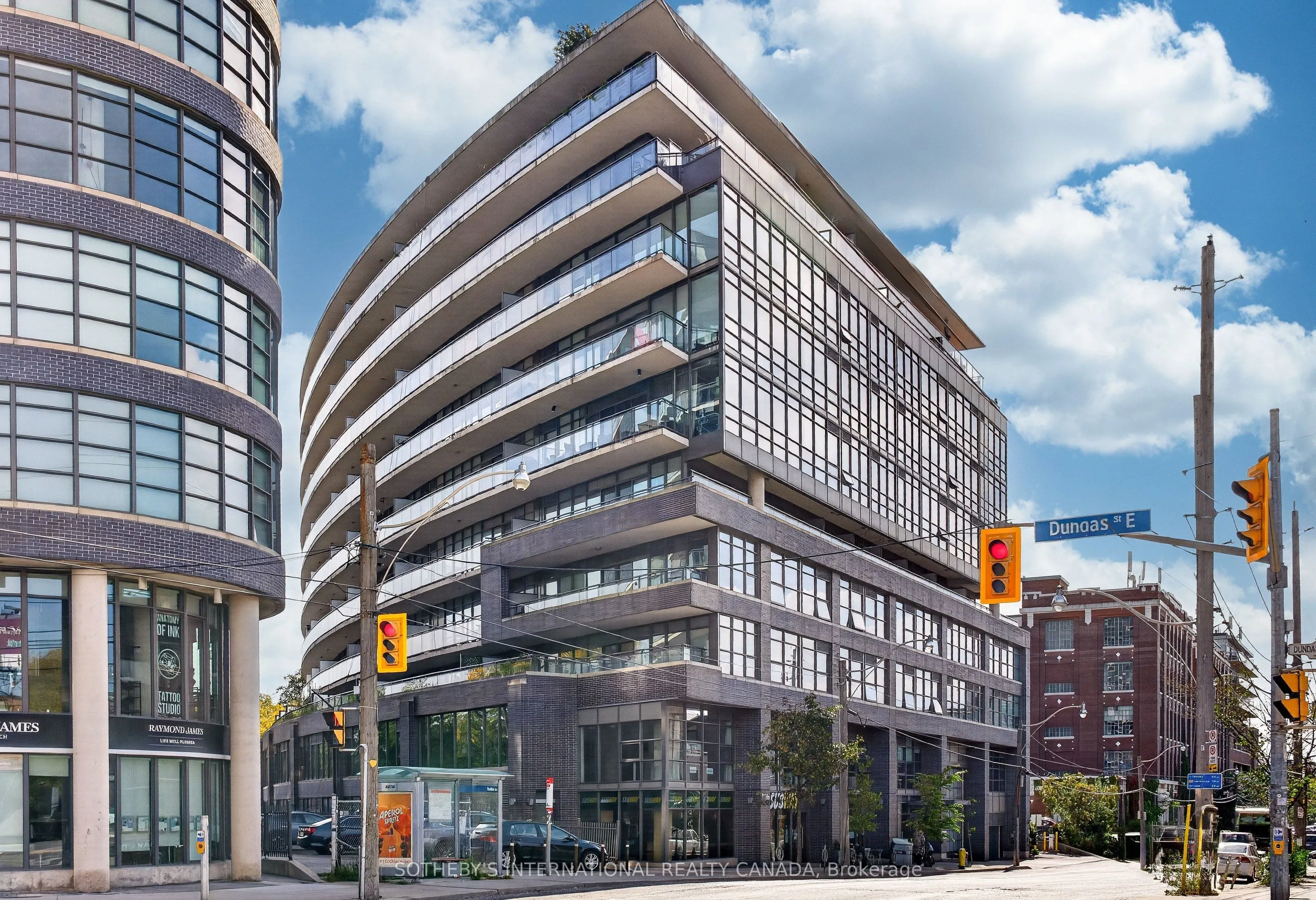 319 Carlaw Avenue #406