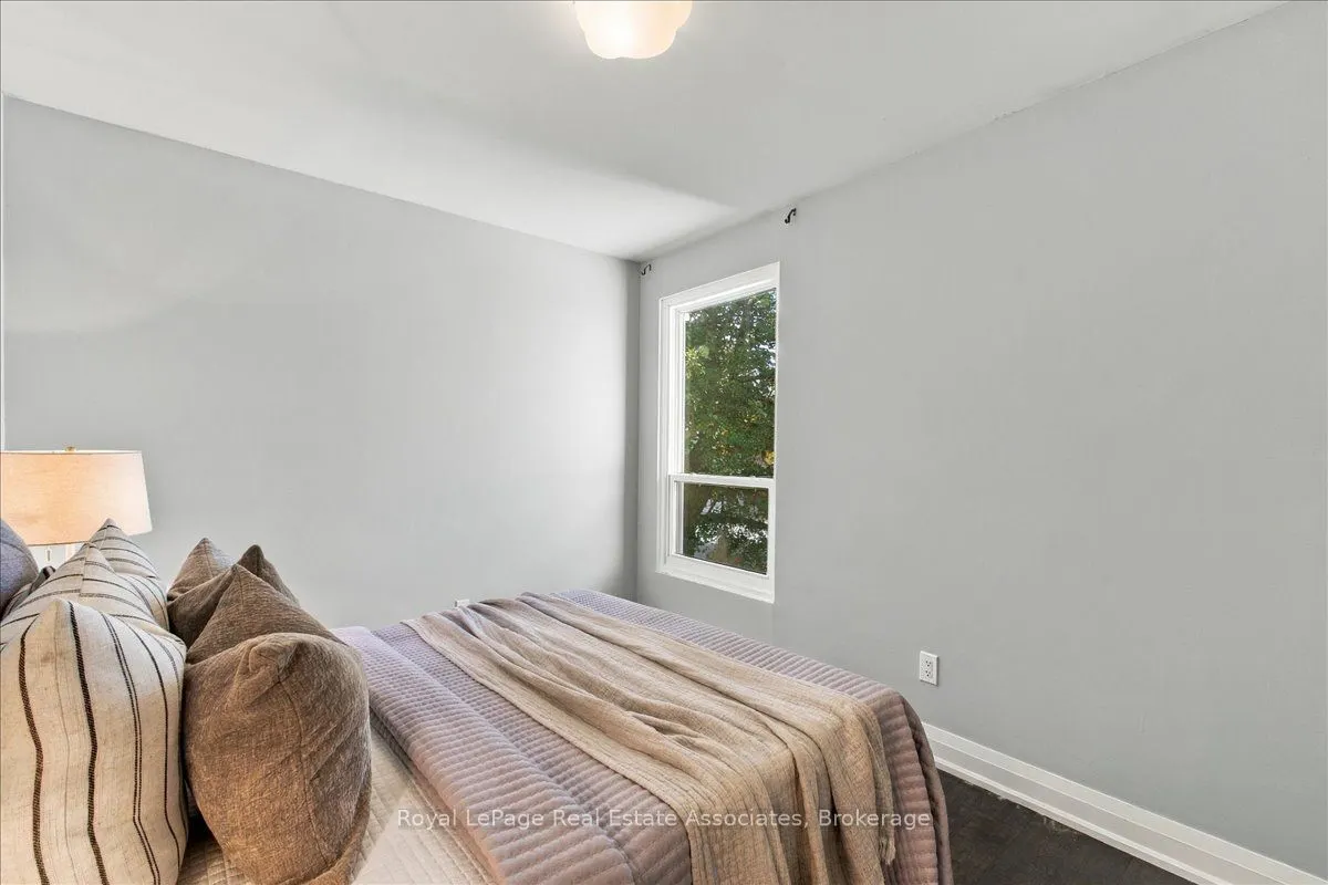 540 Mary Street E #1-4