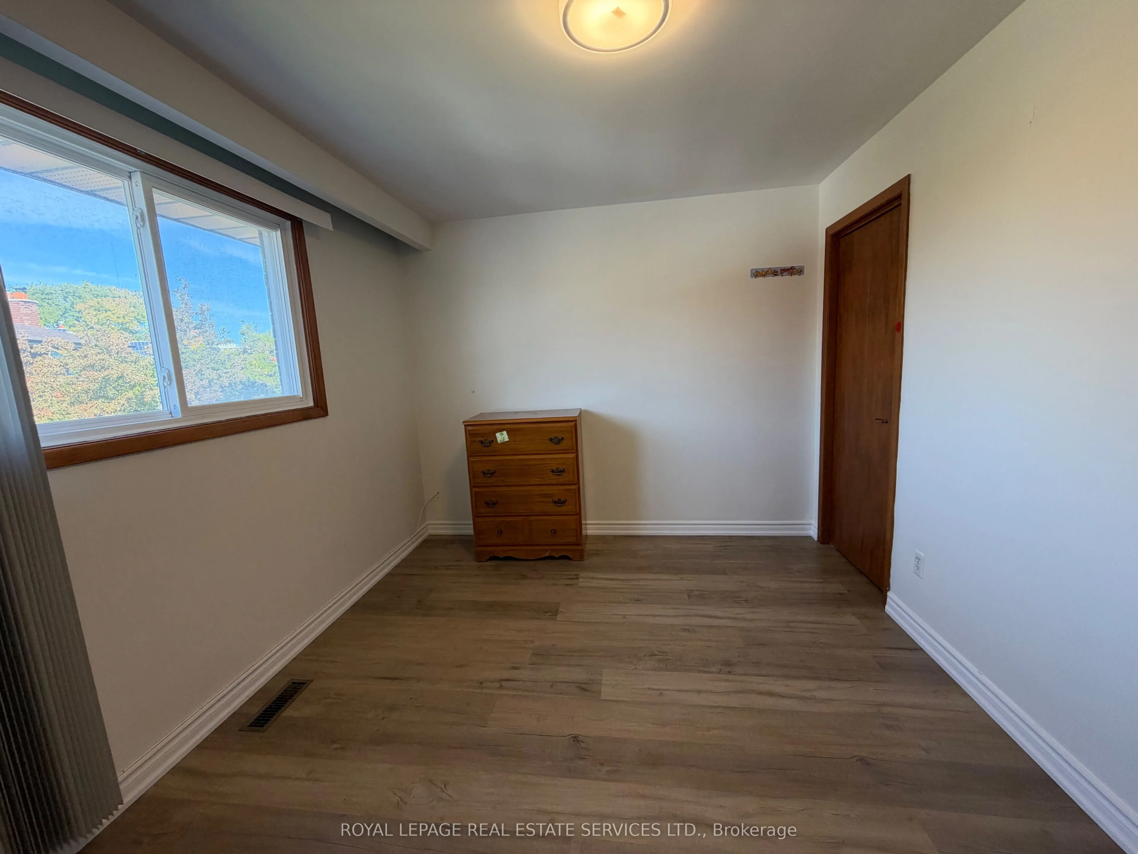 66 Terryhill Crescent #Upper