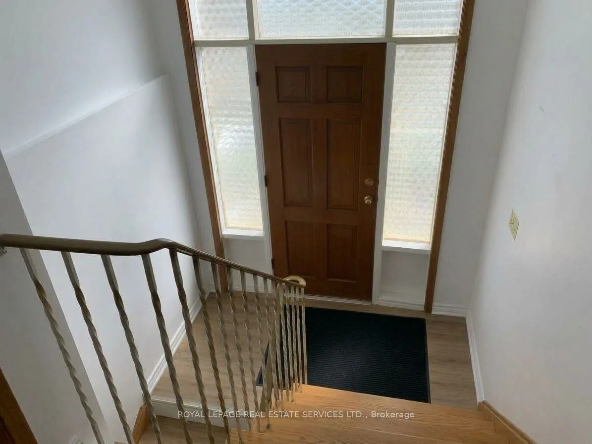 66 Terryhill Crescent #Upper