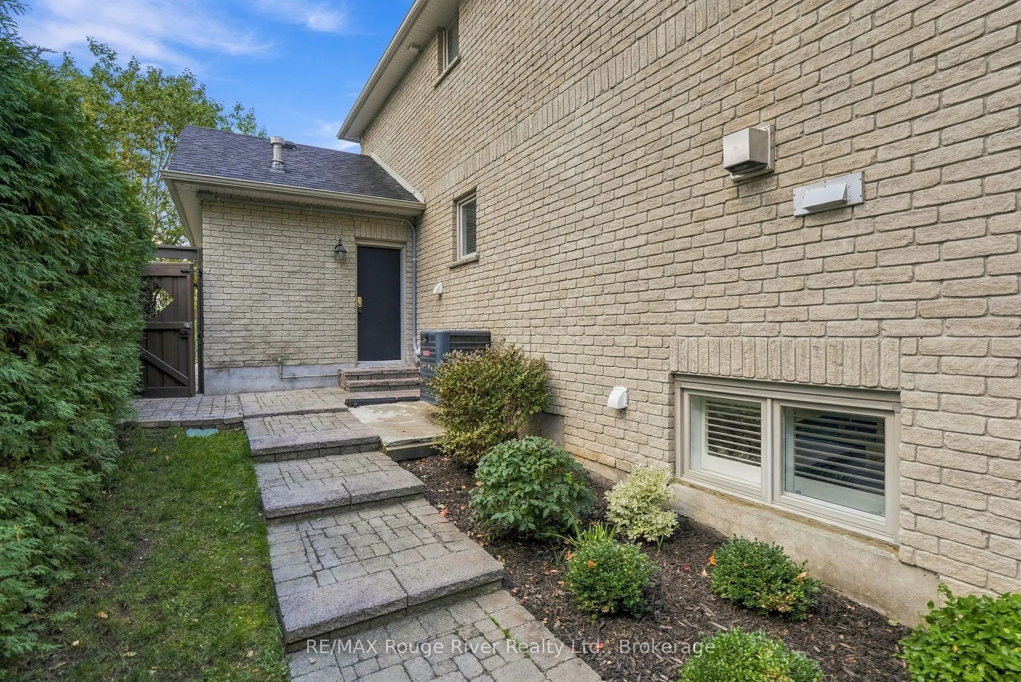 264 Ryerson Crescent