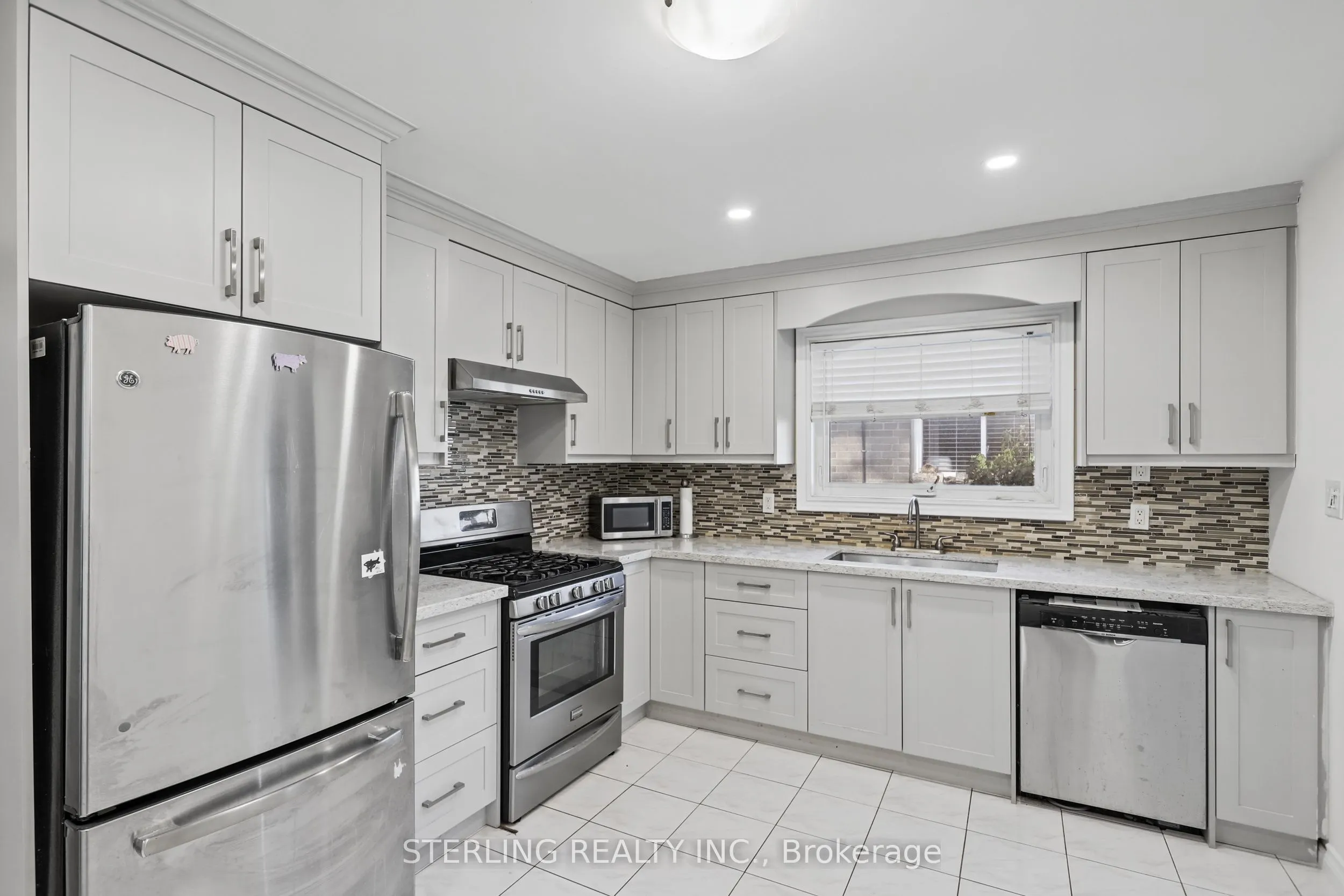 27 Oakmeadow Boulevard