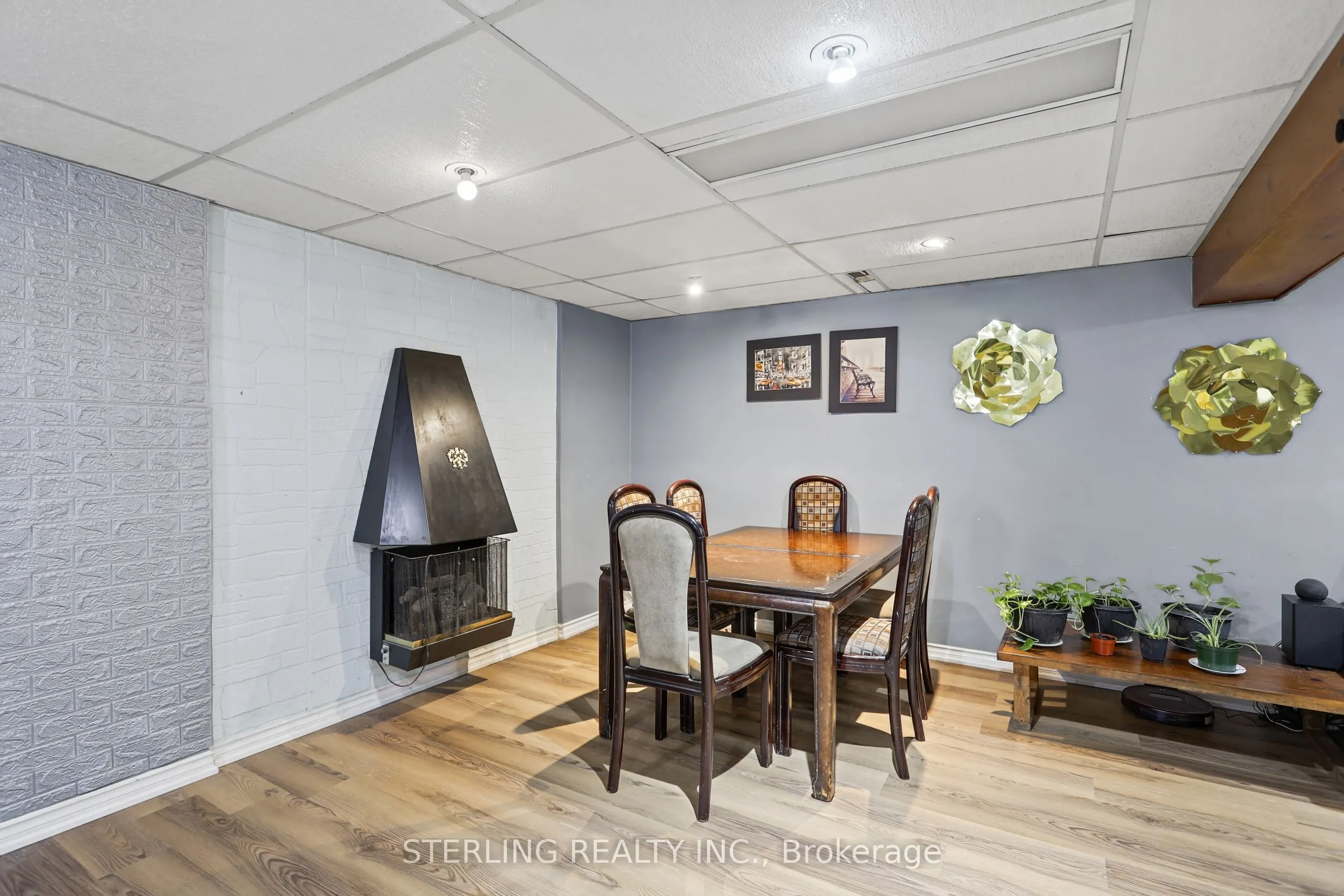 27 Oakmeadow Boulevard