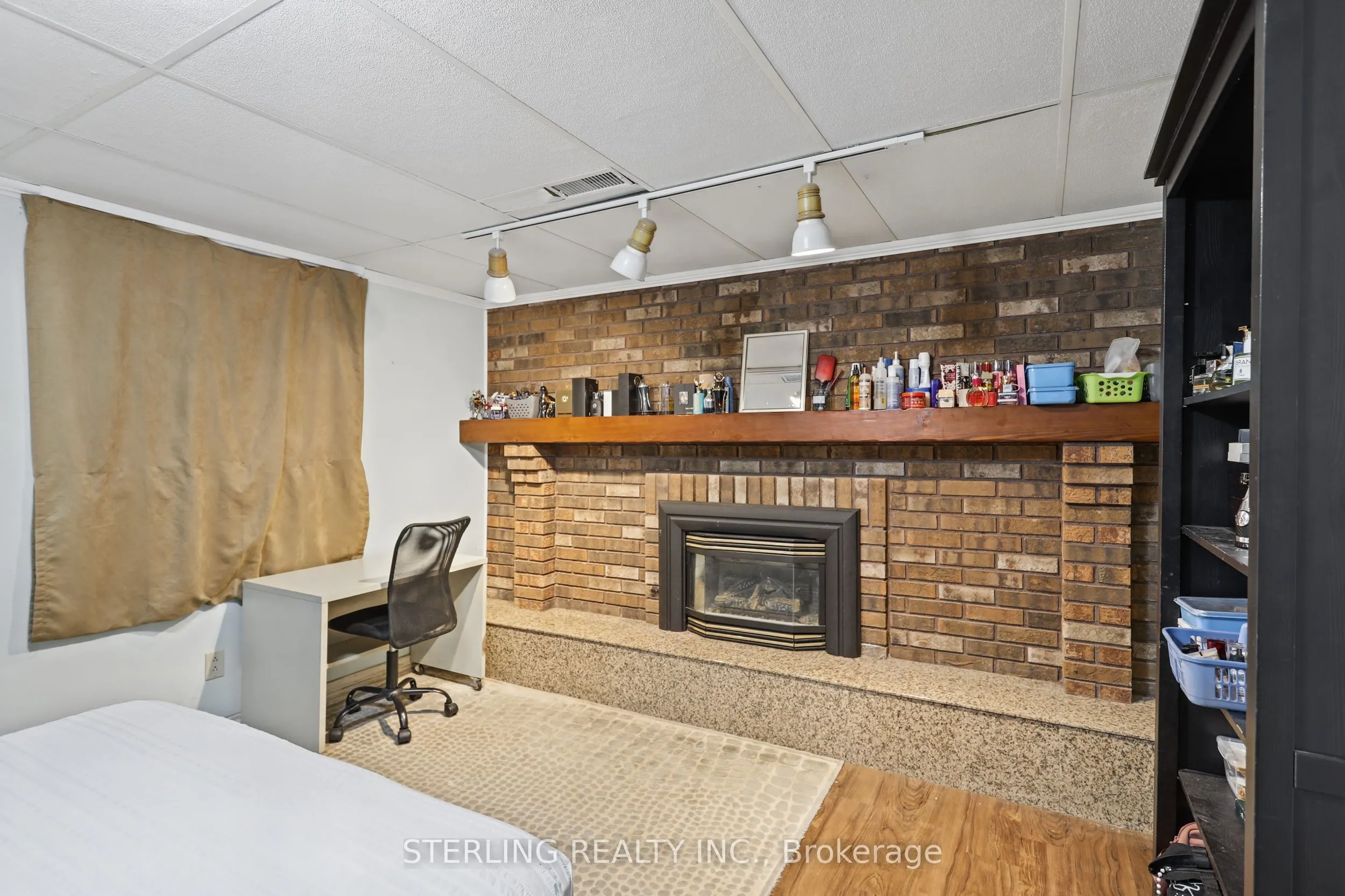 27 Oakmeadow Boulevard