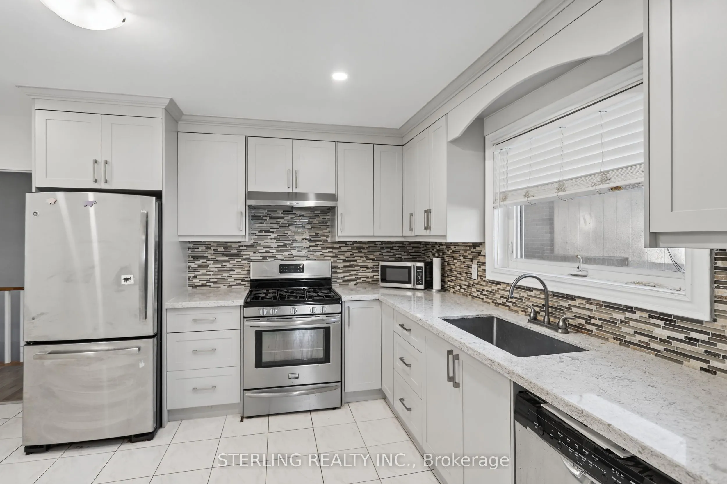 27 Oakmeadow Boulevard