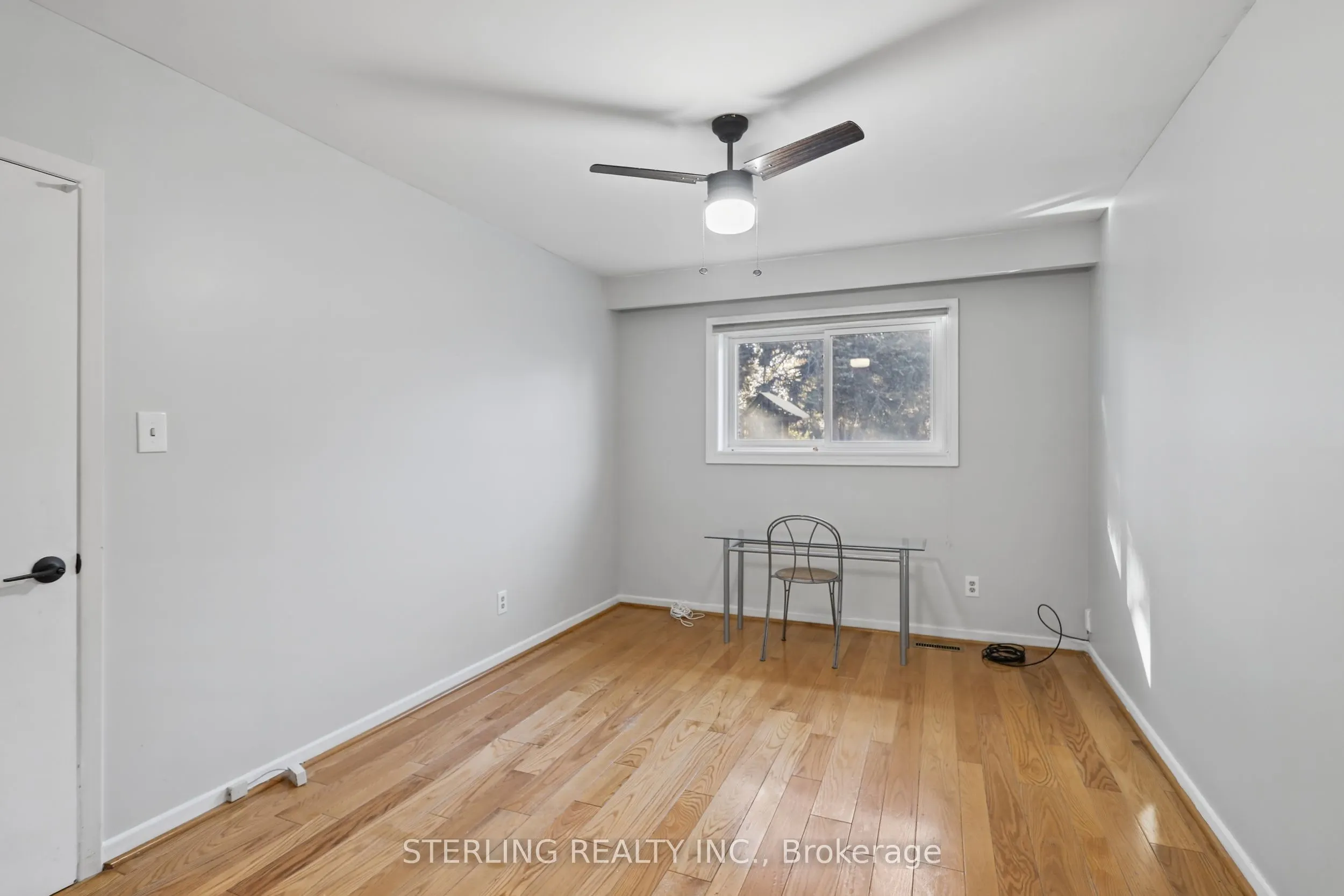 27 Oakmeadow Boulevard