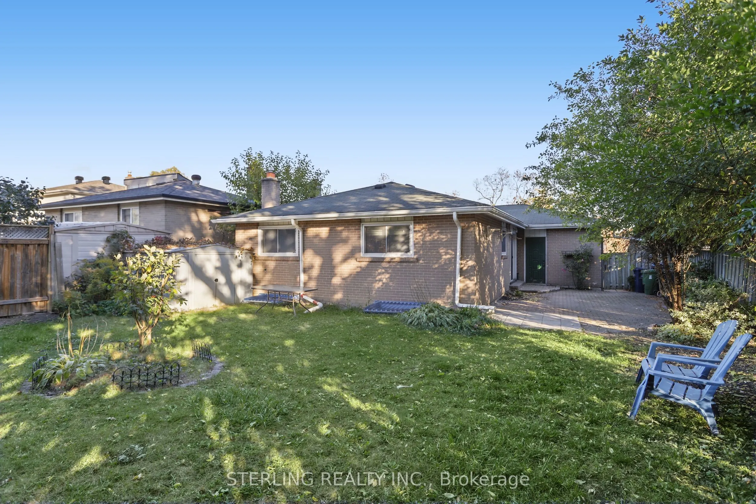 27 Oakmeadow Boulevard