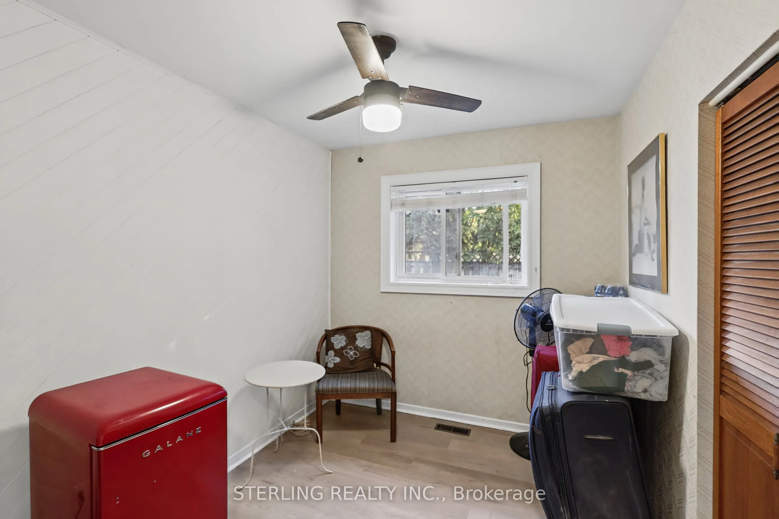 27 Oakmeadow Boulevard