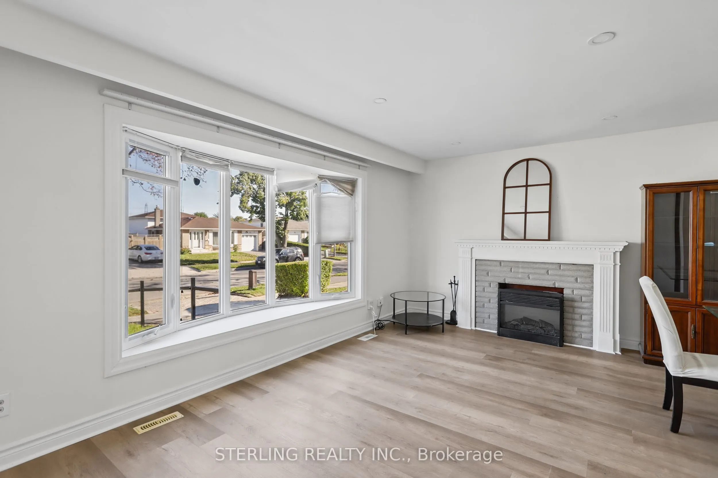 27 Oakmeadow Boulevard