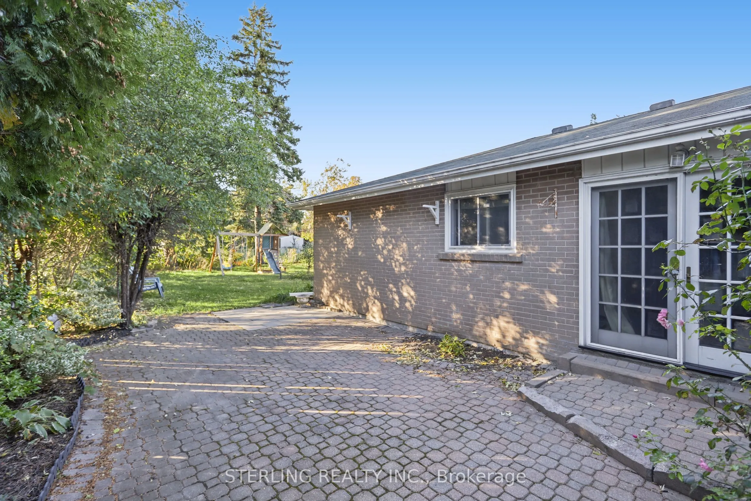 27 Oakmeadow Boulevard