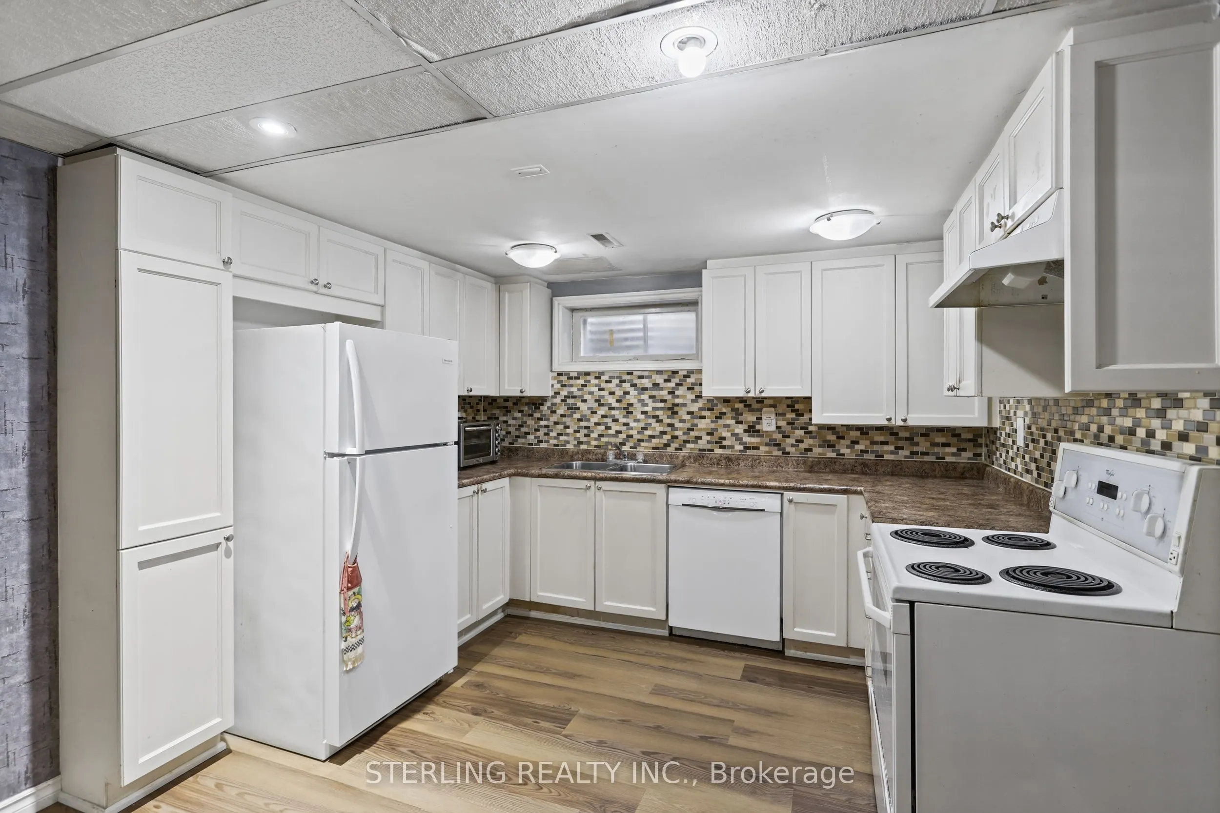 27 Oakmeadow Boulevard