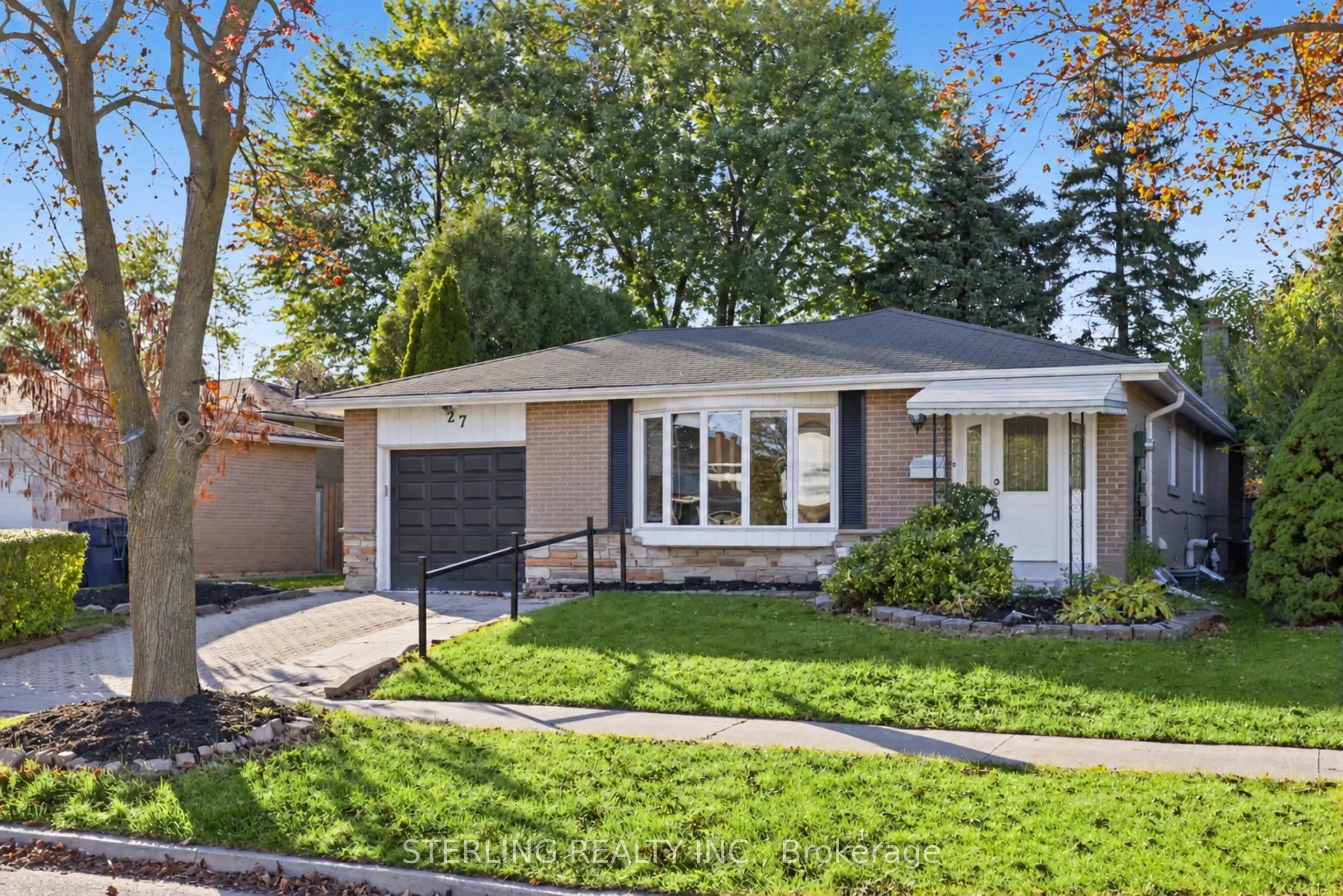 27 Oakmeadow Boulevard