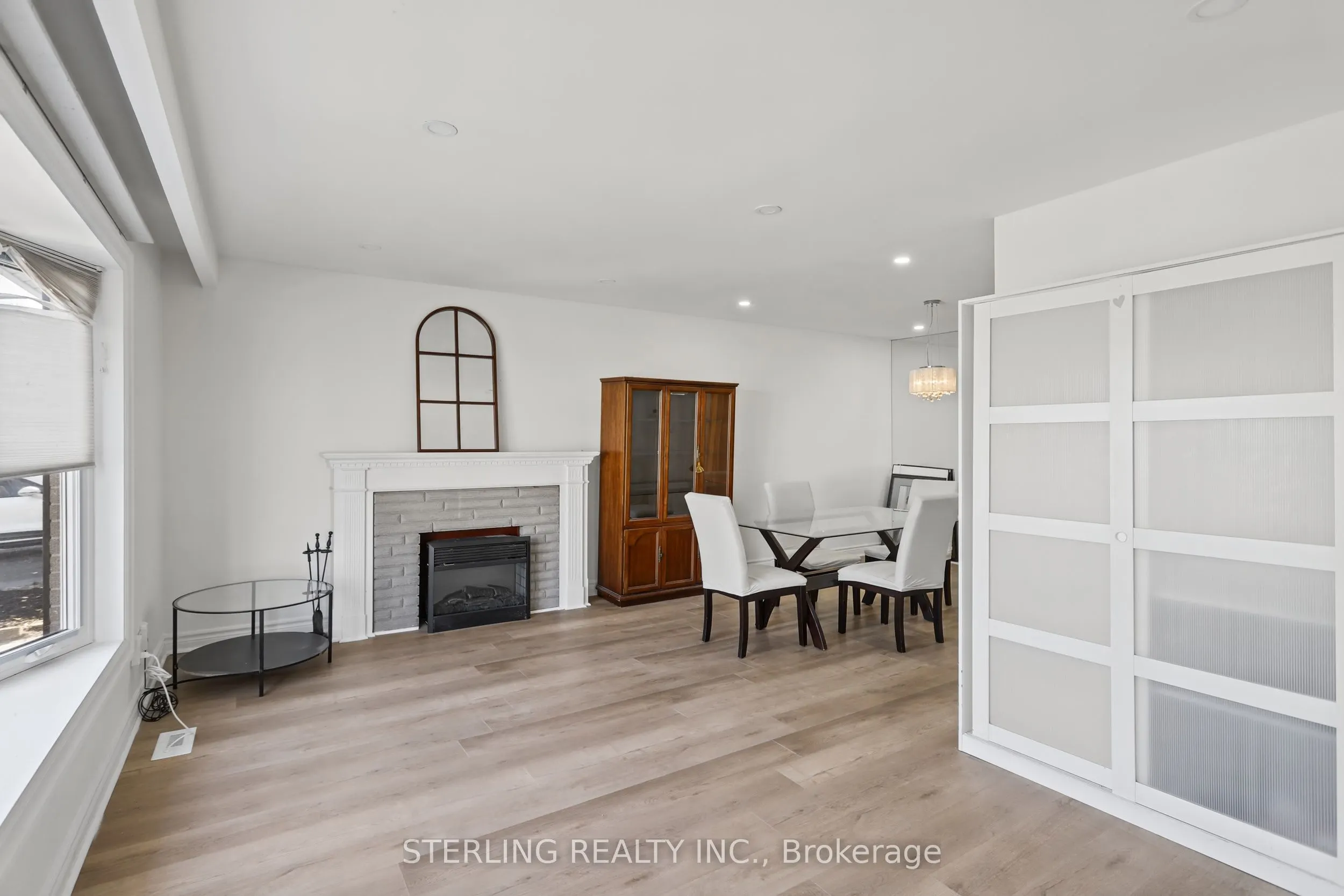 27 Oakmeadow Boulevard