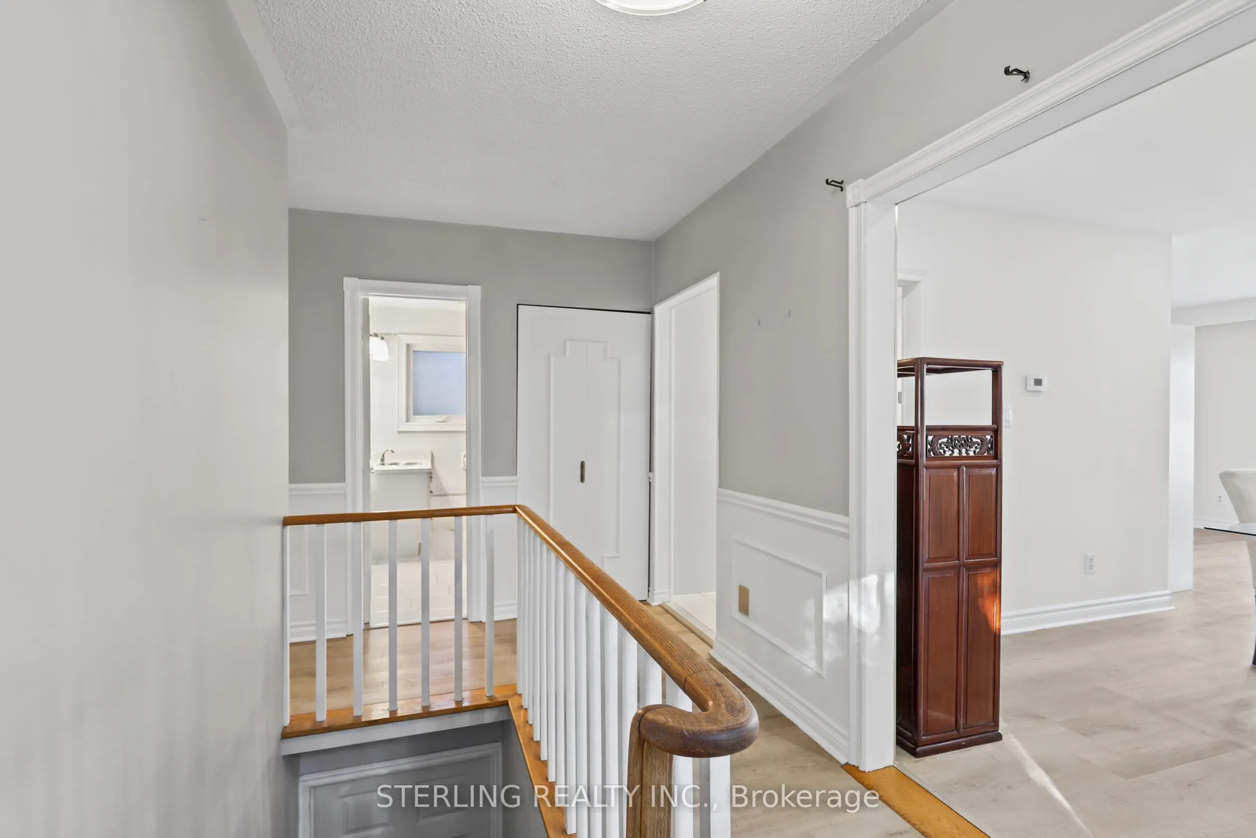 27 Oakmeadow Boulevard