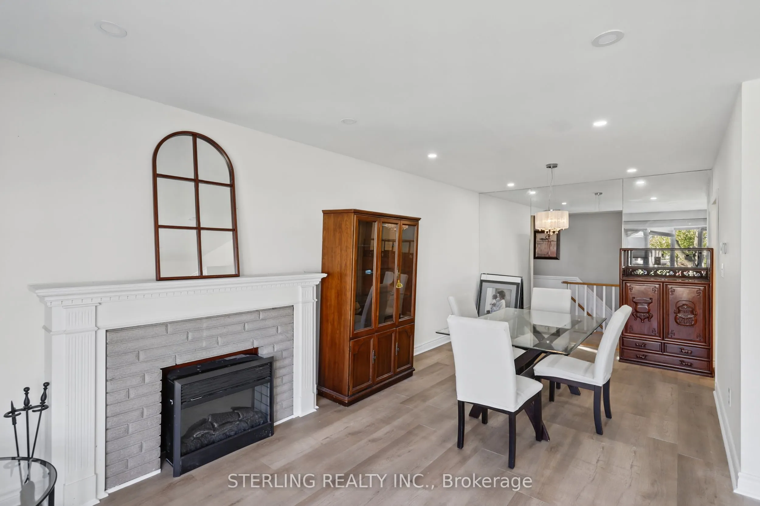 27 Oakmeadow Boulevard