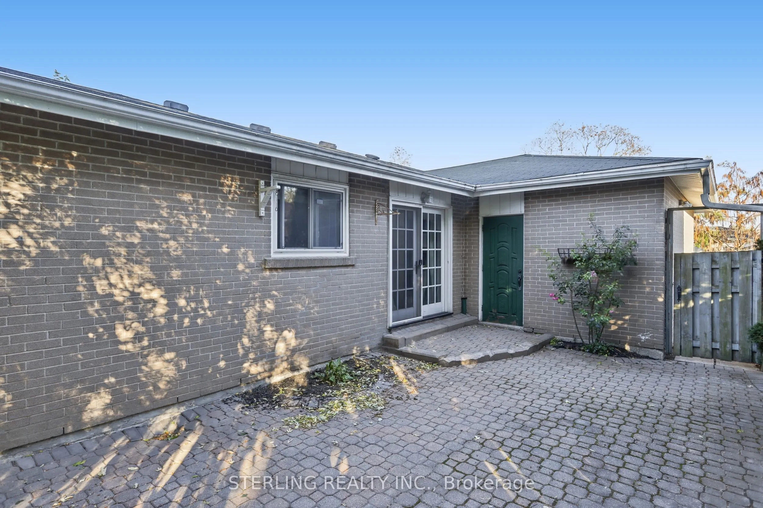 27 Oakmeadow Boulevard