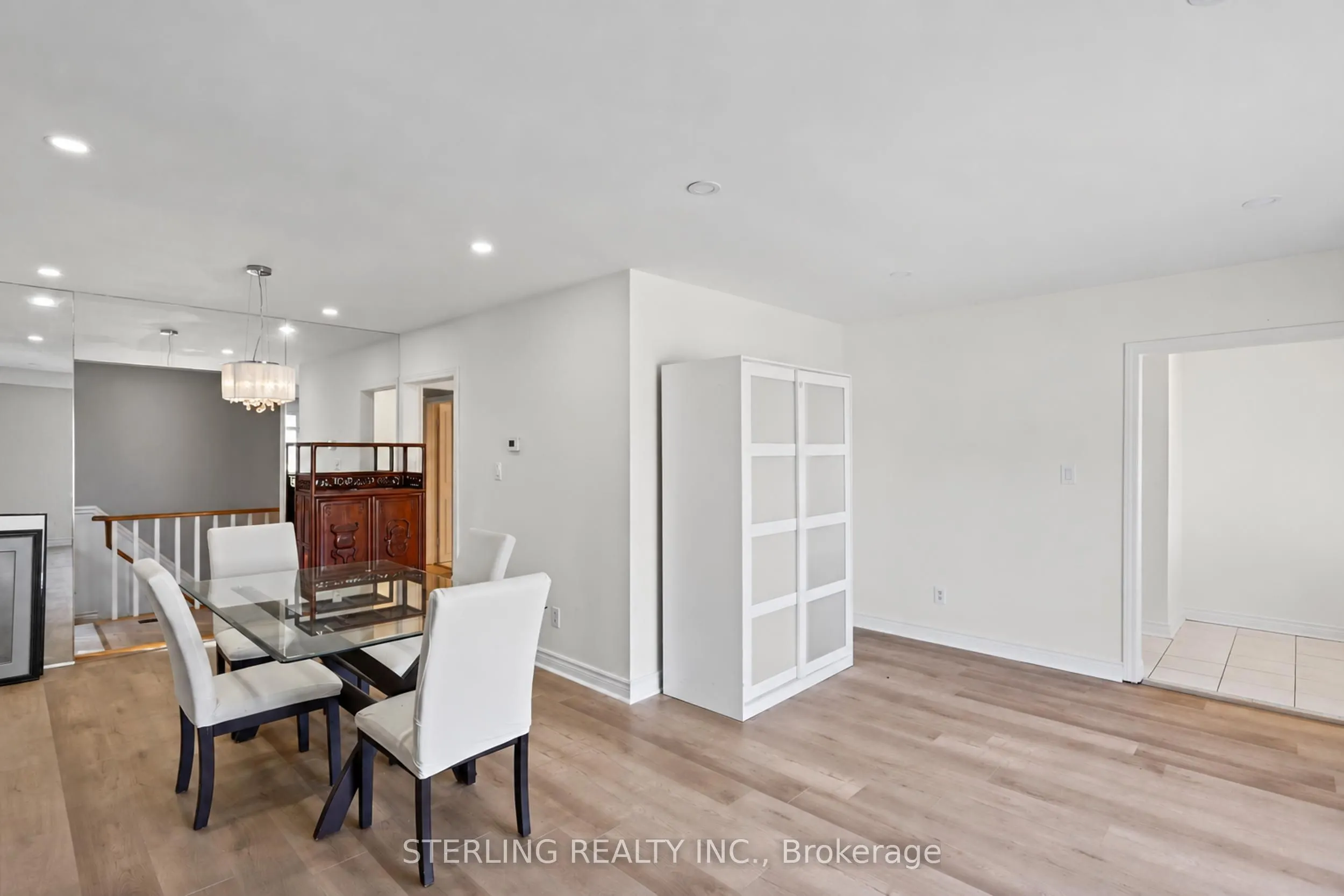 27 Oakmeadow Boulevard