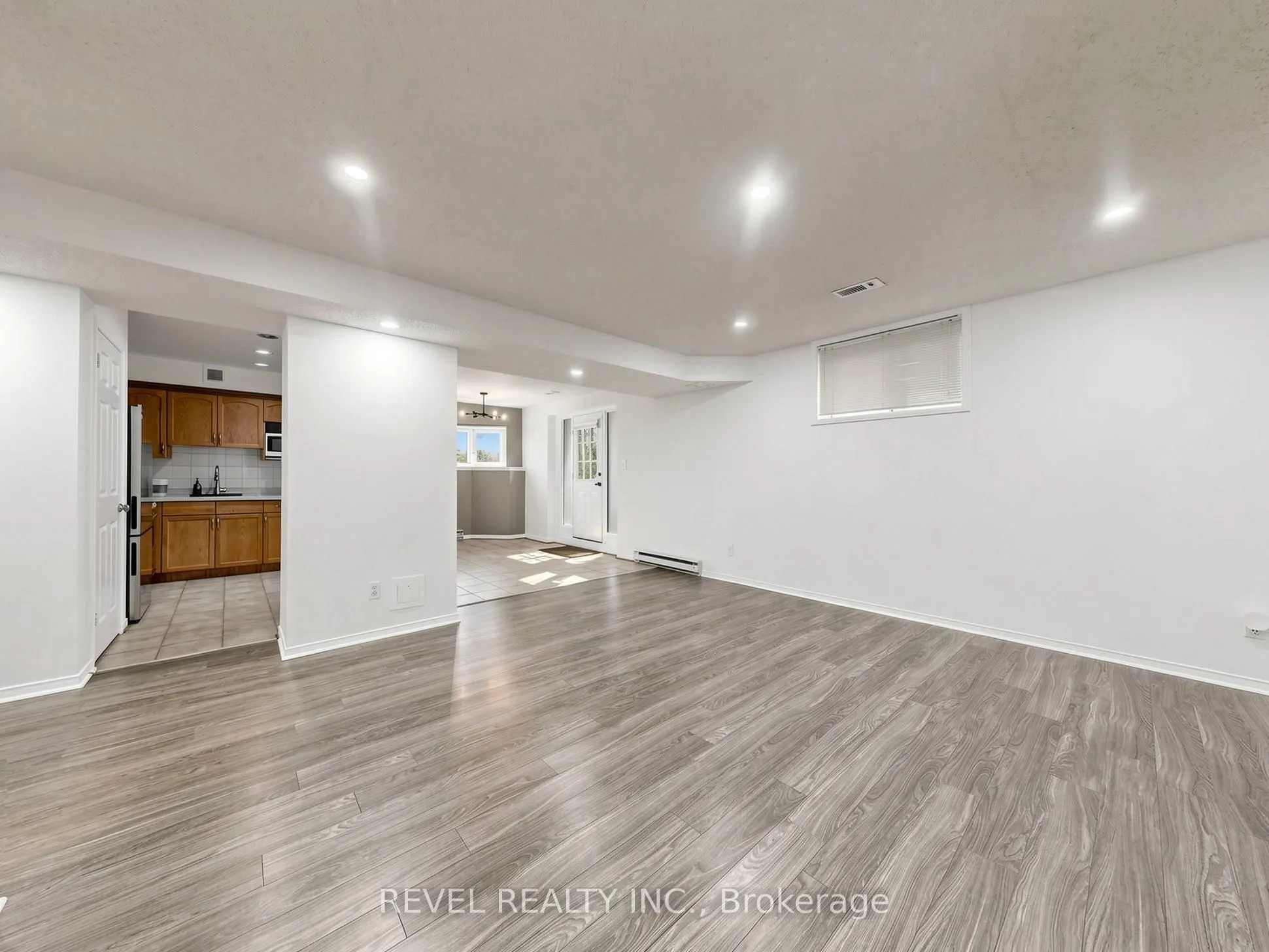 831 Regal Crescent #Lower