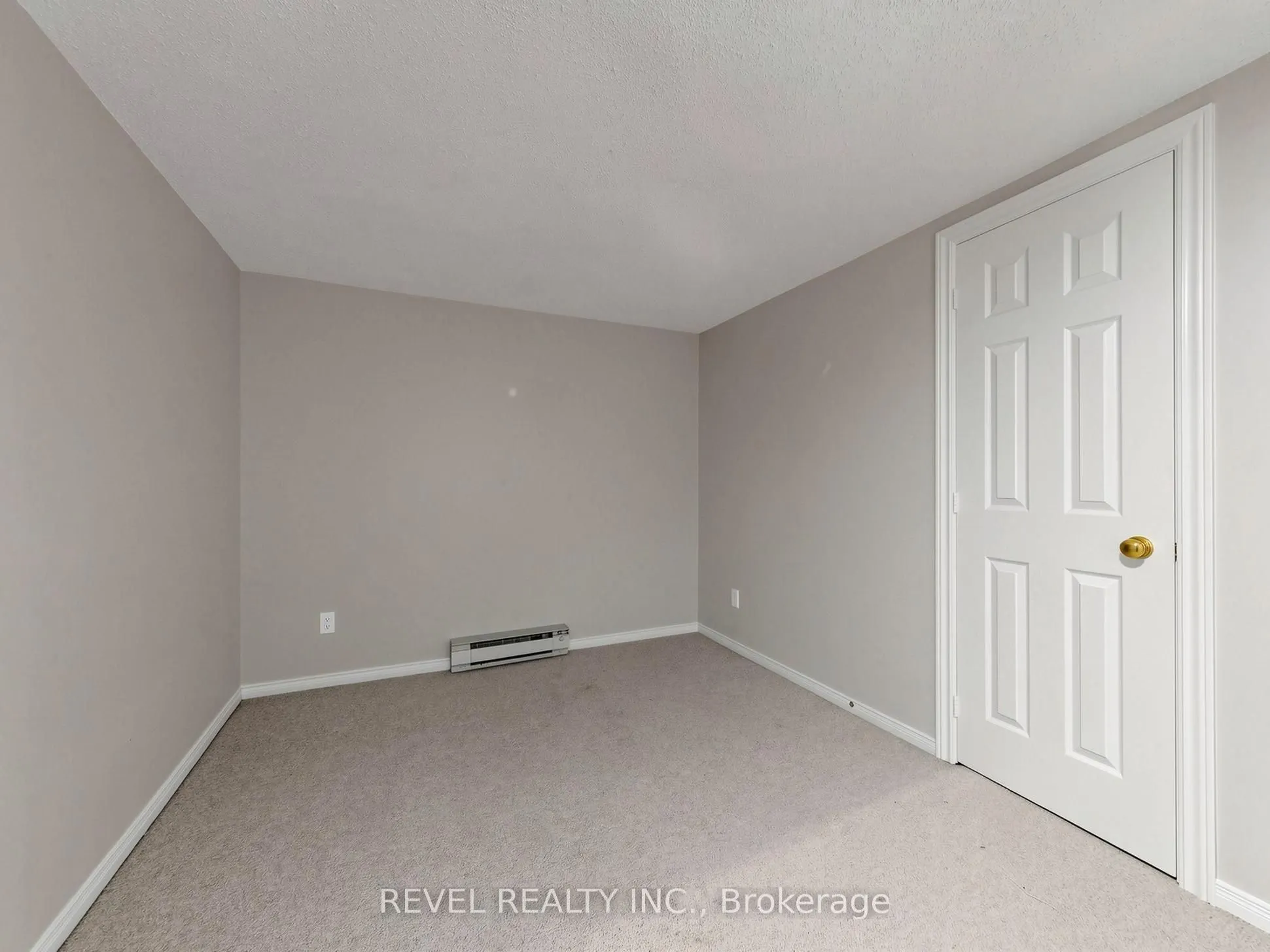 831 Regal Crescent #Lower