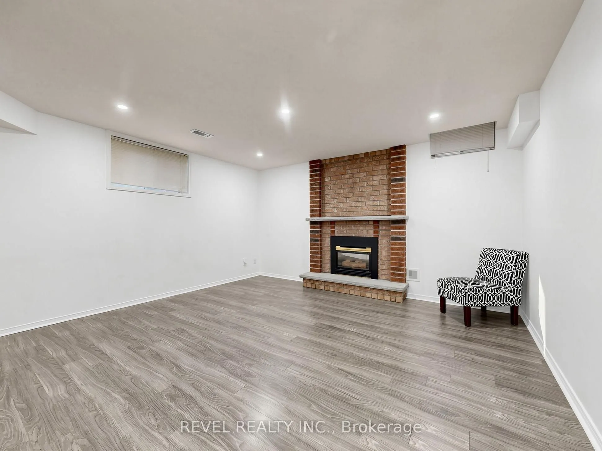 831 Regal Crescent #Lower