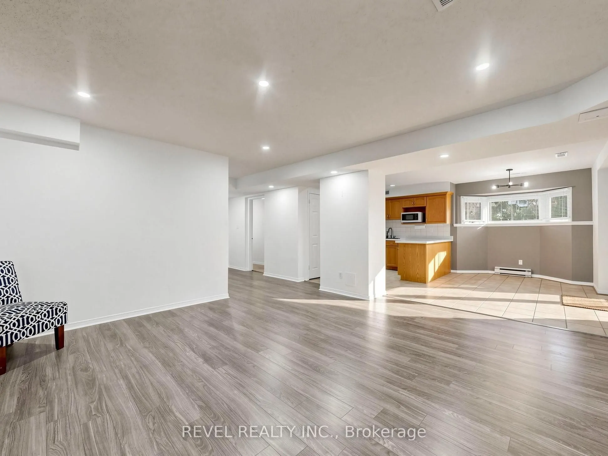 831 Regal Crescent #Lower