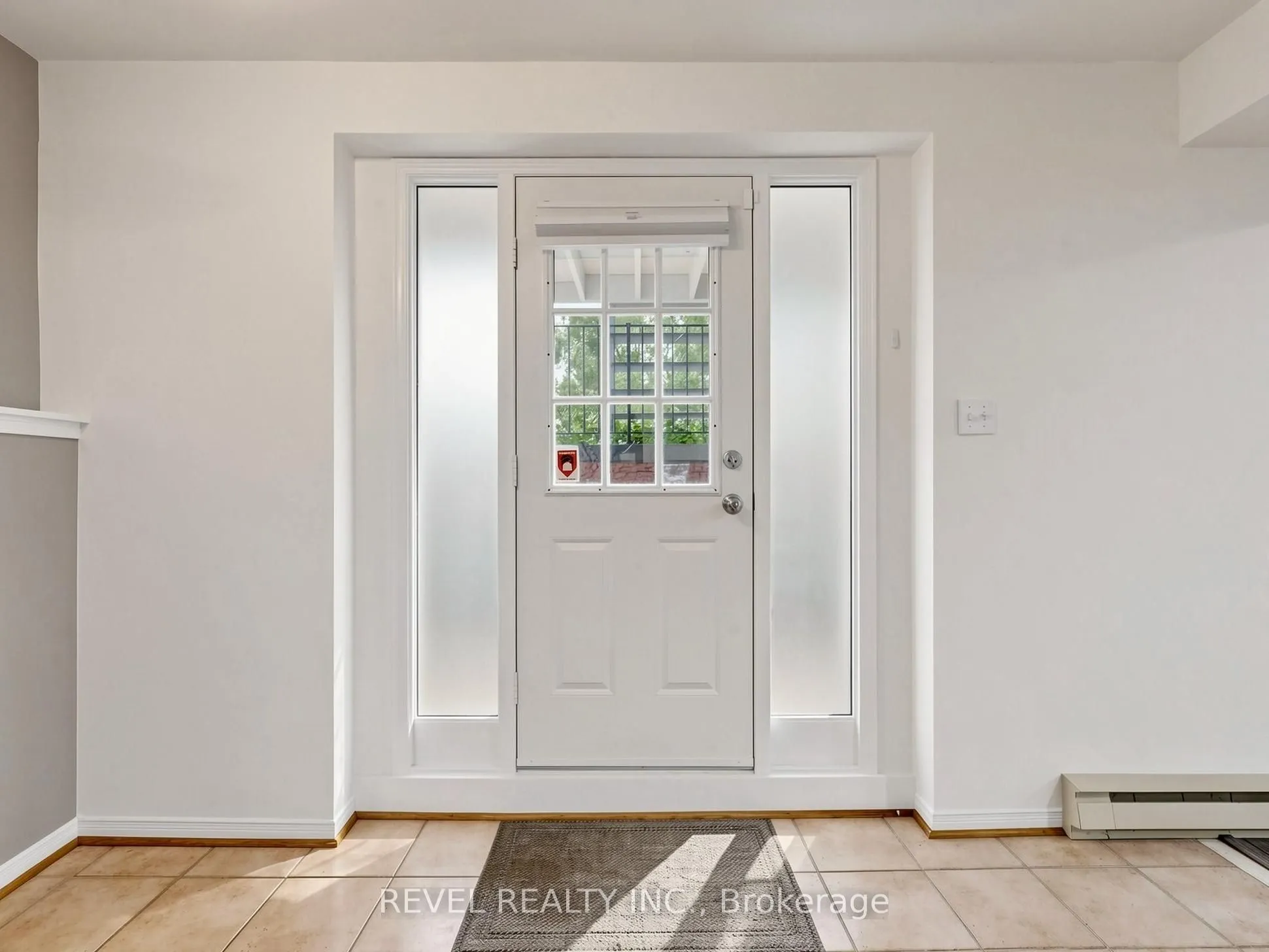 831 Regal Crescent #Lower