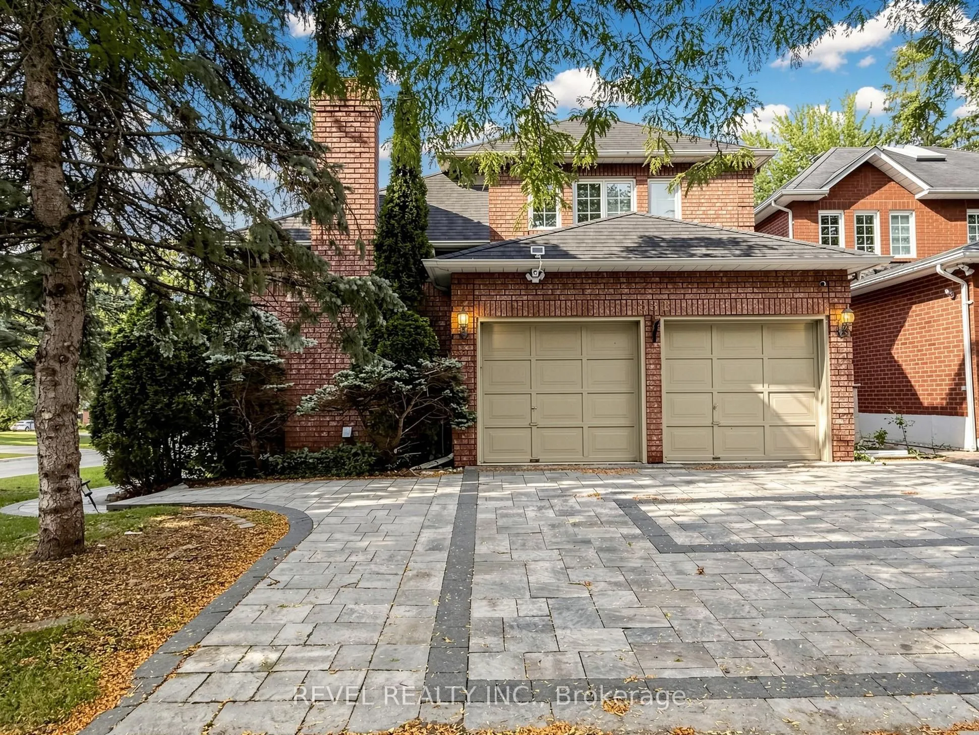 831 Regal Crescent #Lower