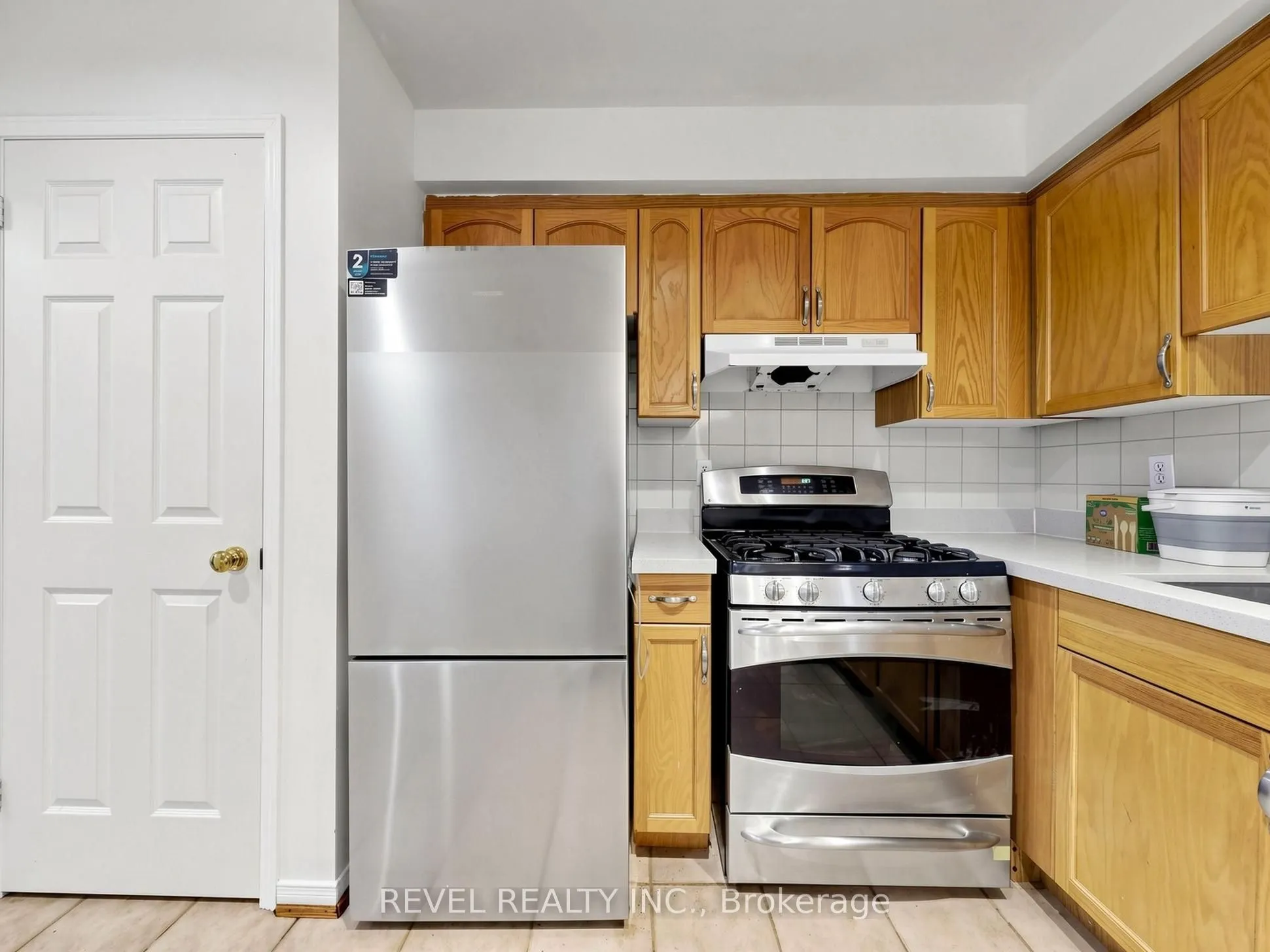 831 Regal Crescent #Lower