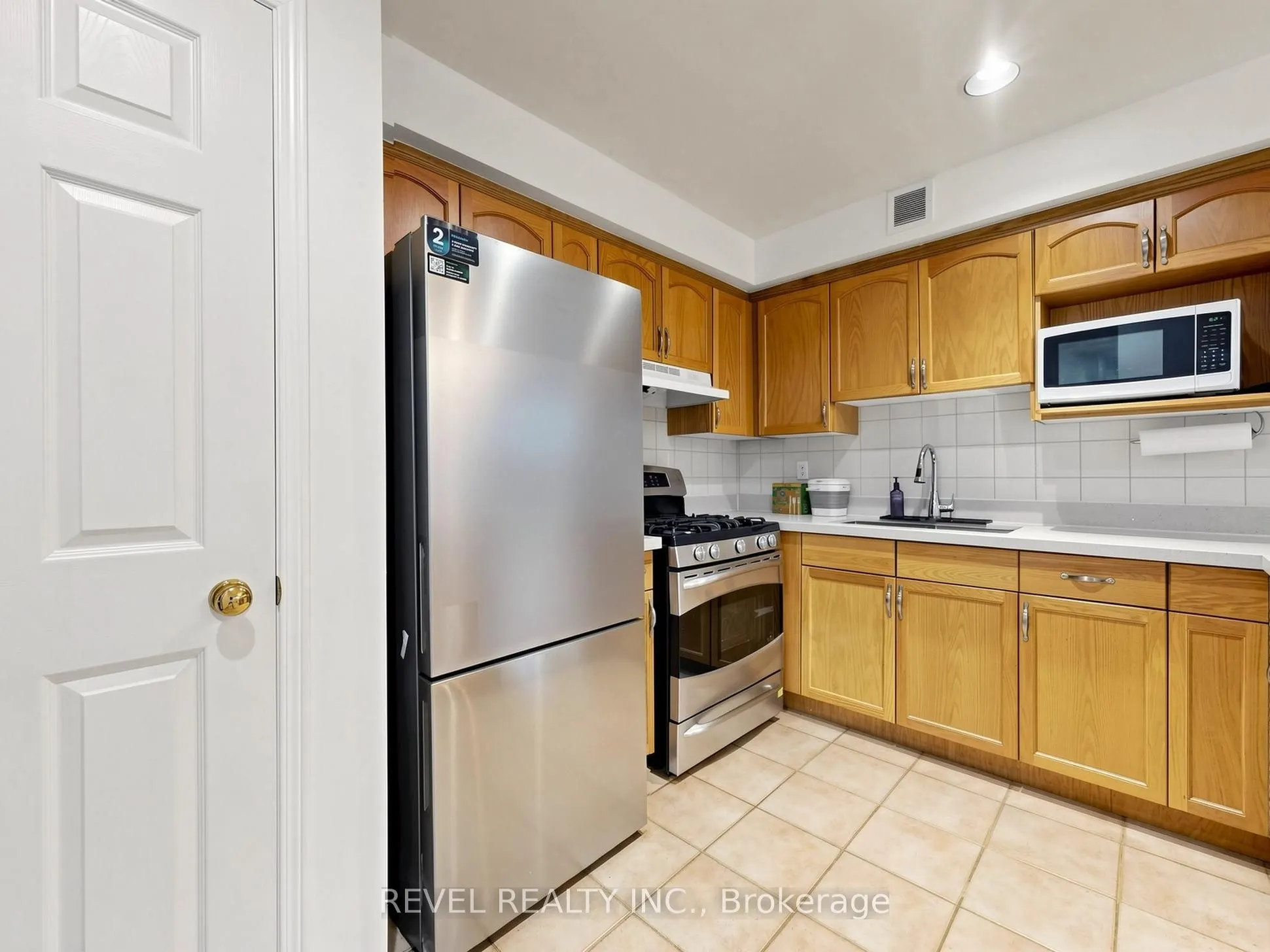 831 Regal Crescent #Lower