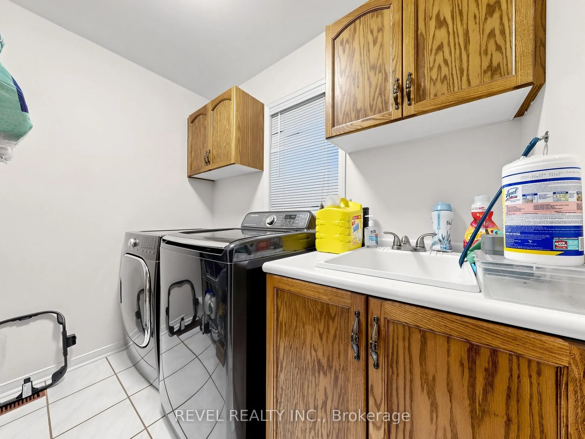 831 Regal Crescent #Lower