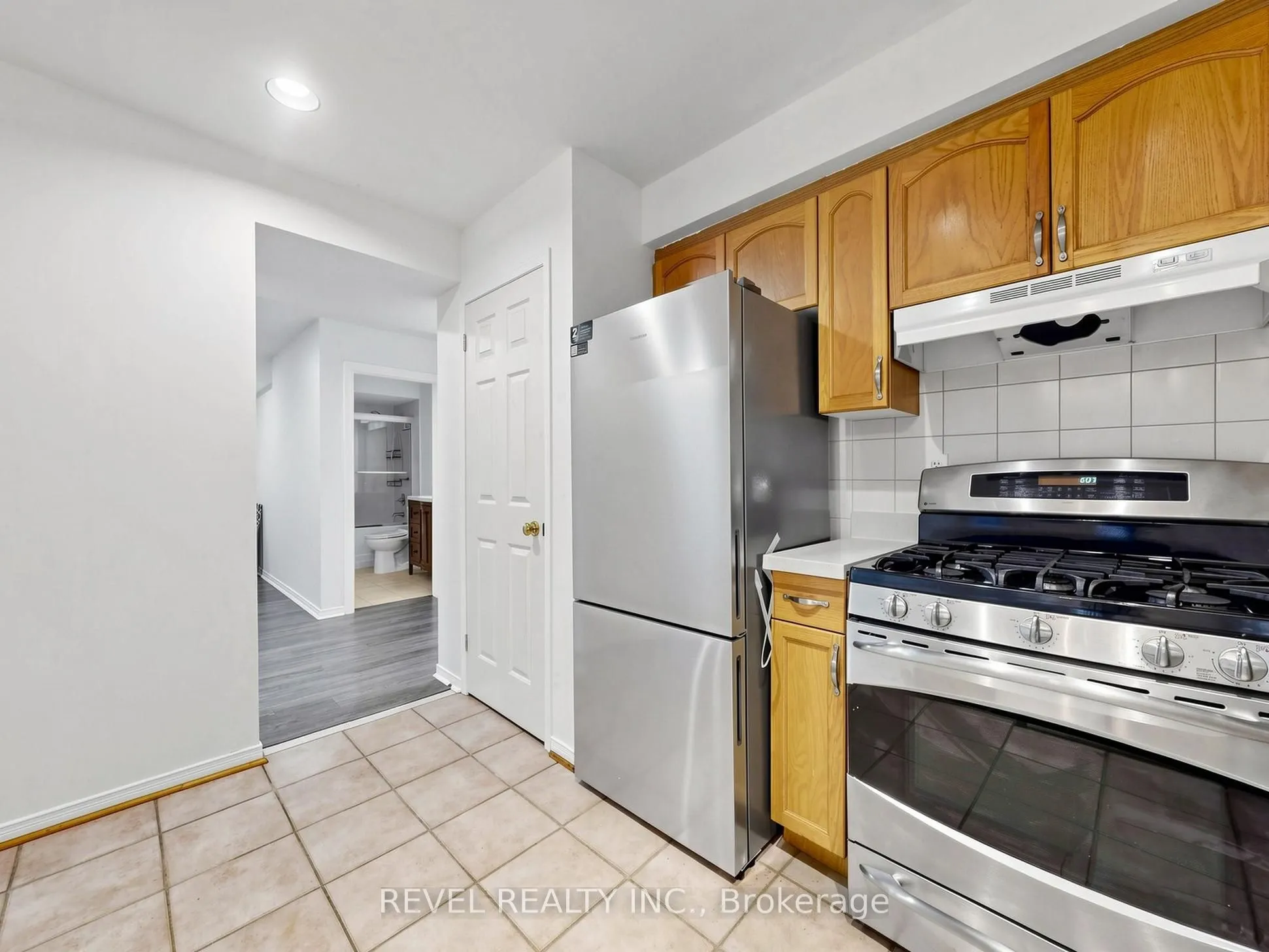831 Regal Crescent #Lower